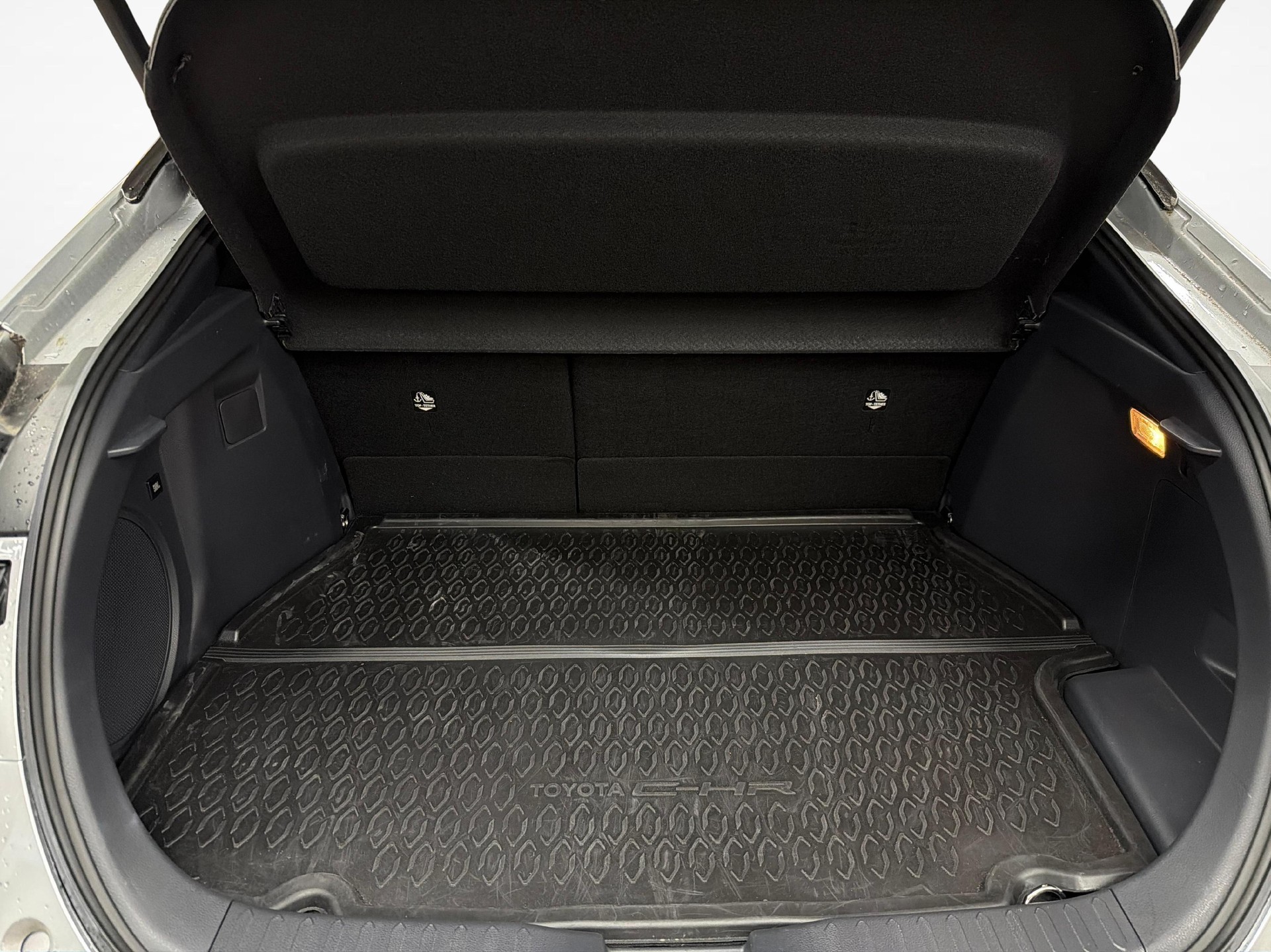 TOYOTA C-HR 2.0 PHEV Style-image-11