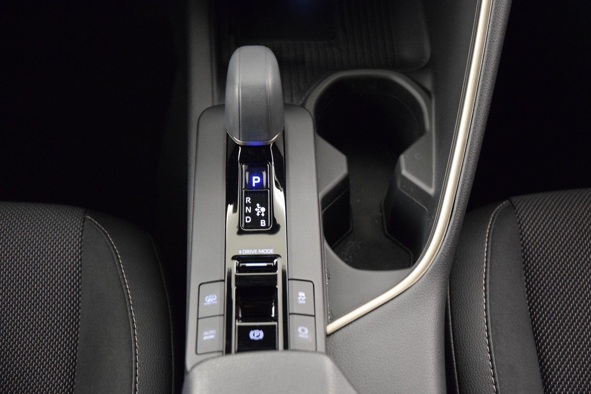 TOYOTA C-HR 2.0 PHEV Style-image-28