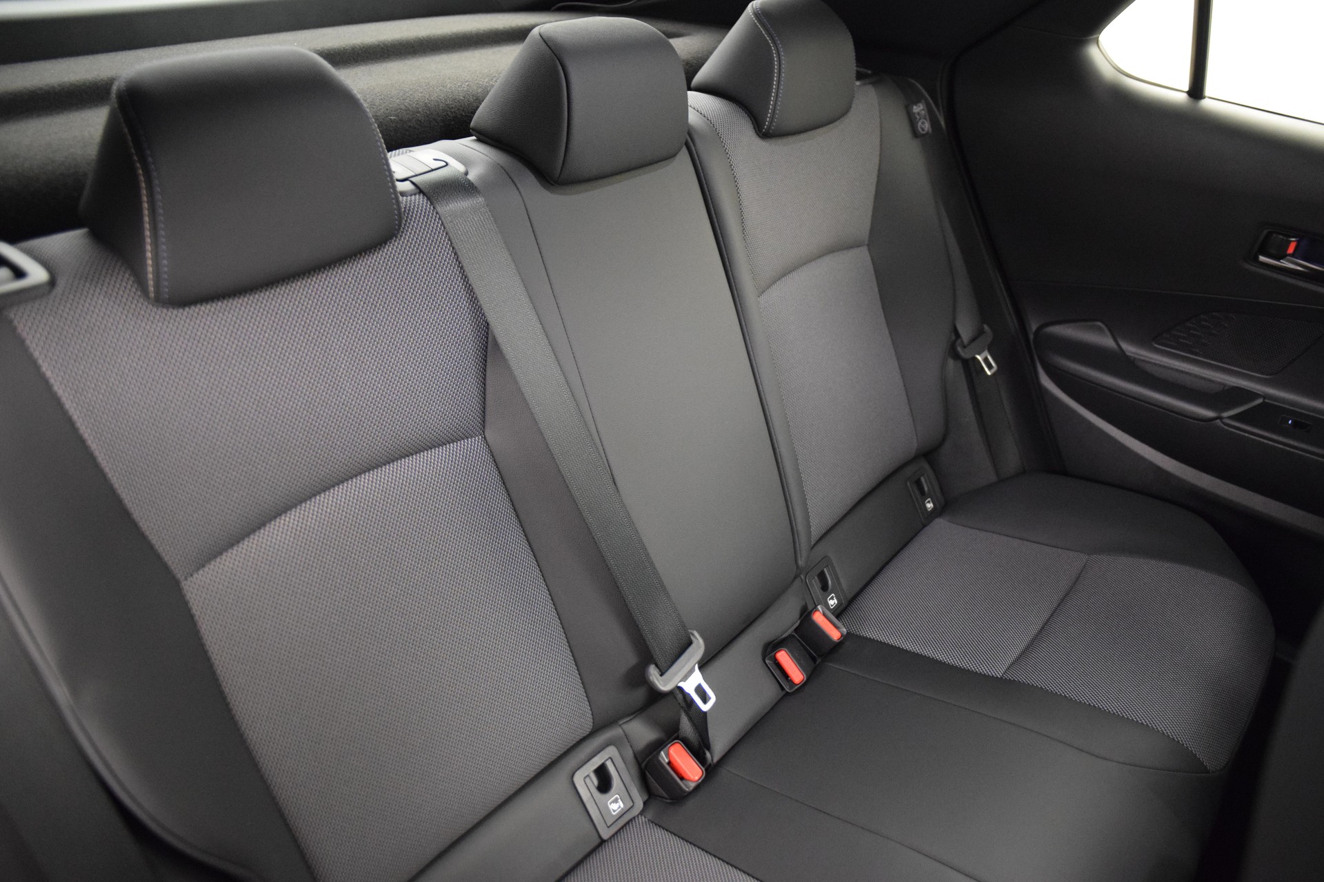 TOYOTA C-HR 2.0 PHEV Style-image-21