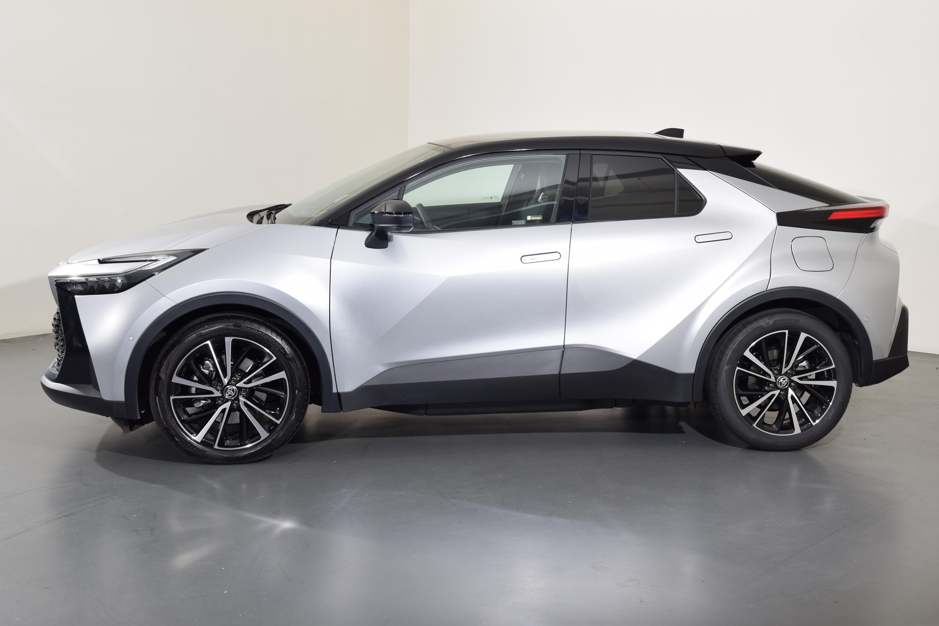 TOYOTA C-HR 2.0 PHEV Style-image-15