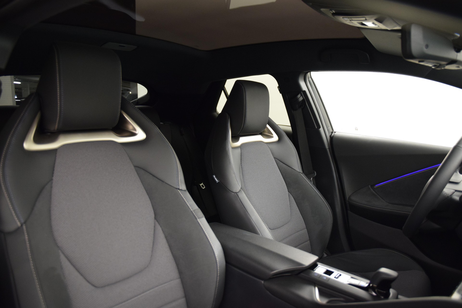 TOYOTA C-HR 2.0 PHEV Style-image-22