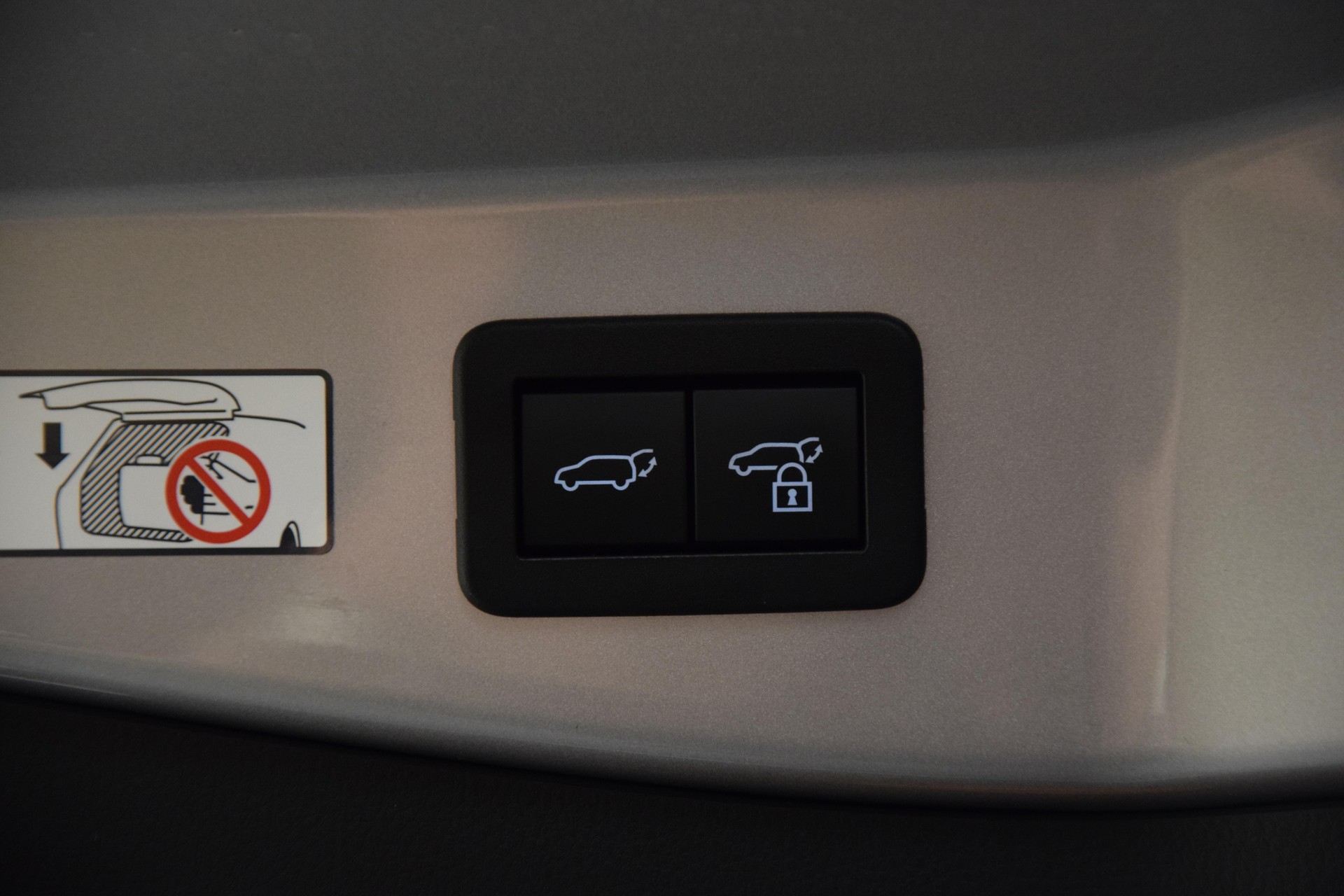 TOYOTA C-HR 2.0 PHEV Style-image-20