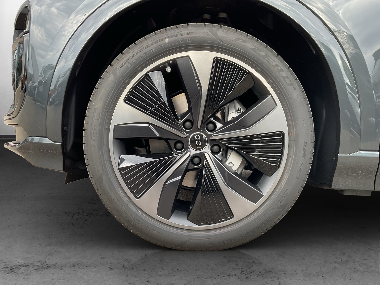 AUDI Q6 e-tron quattro-image-12