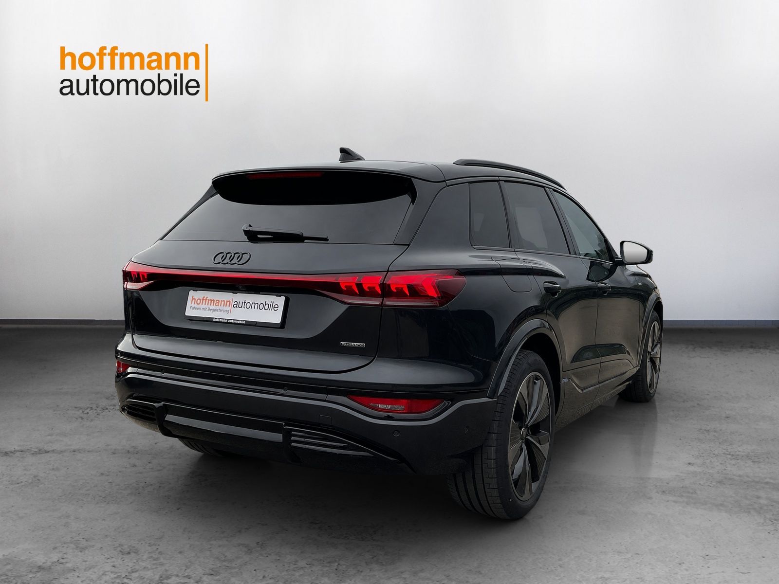 AUDI Q6 e-tron quattro-showroom-element-3