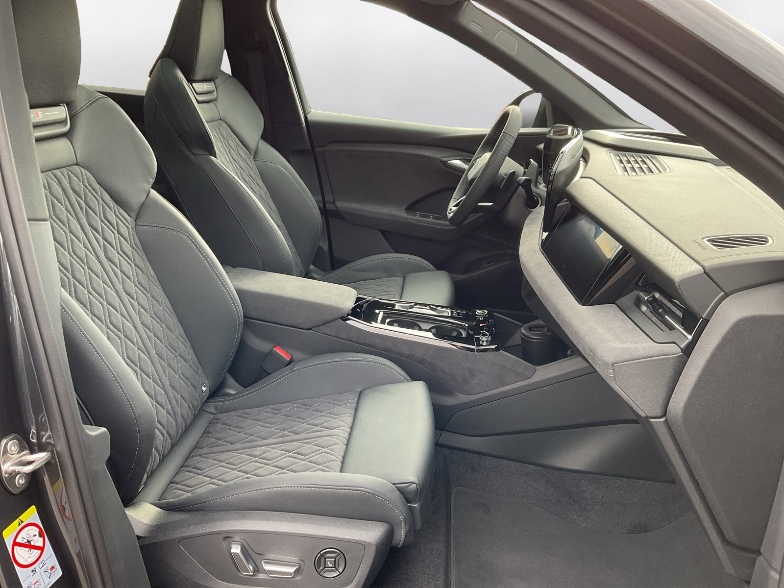 AUDI Q6 e-tron quattro-image-13