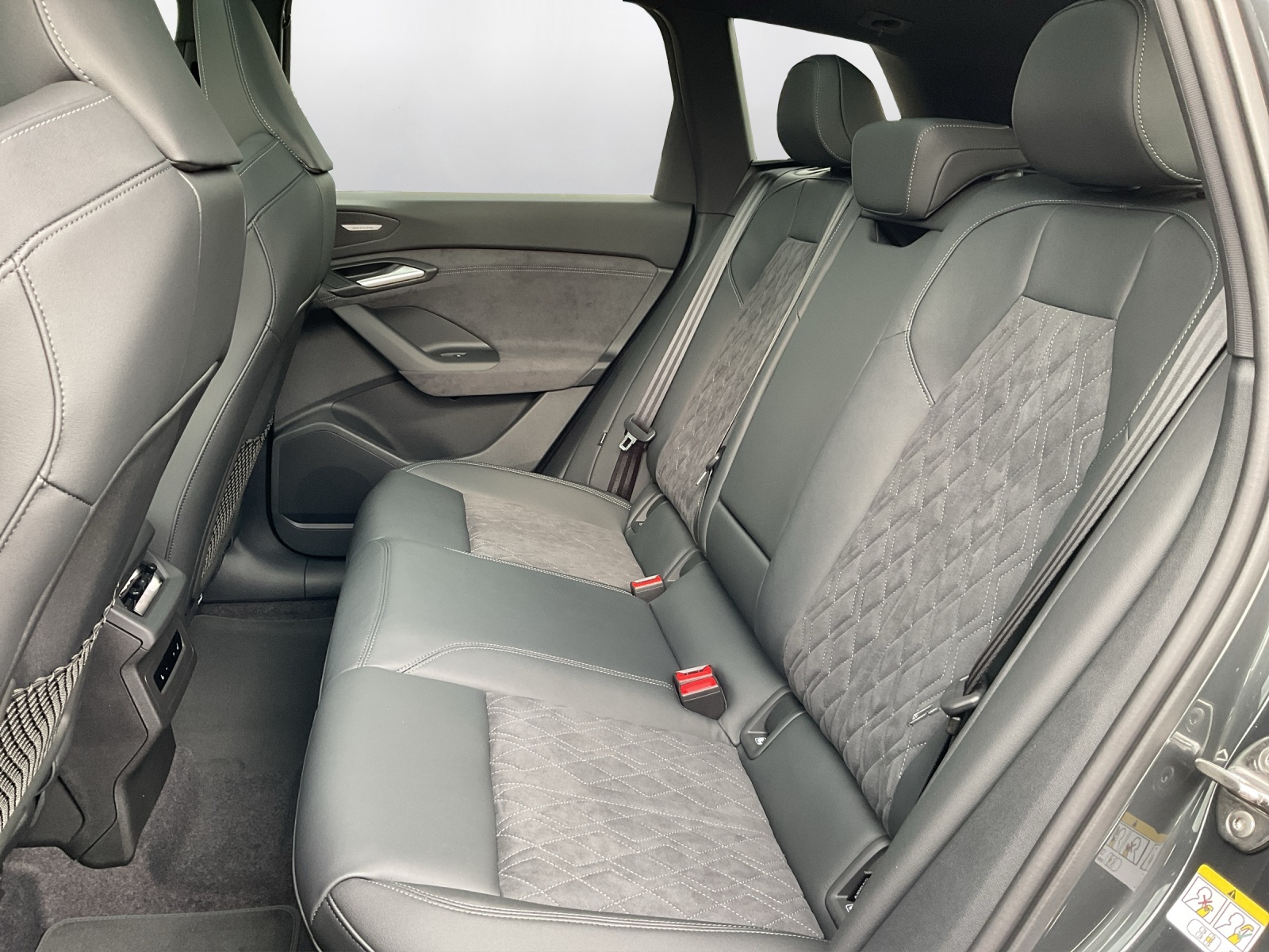 AUDI Q6 e-tron quattro-image-10
