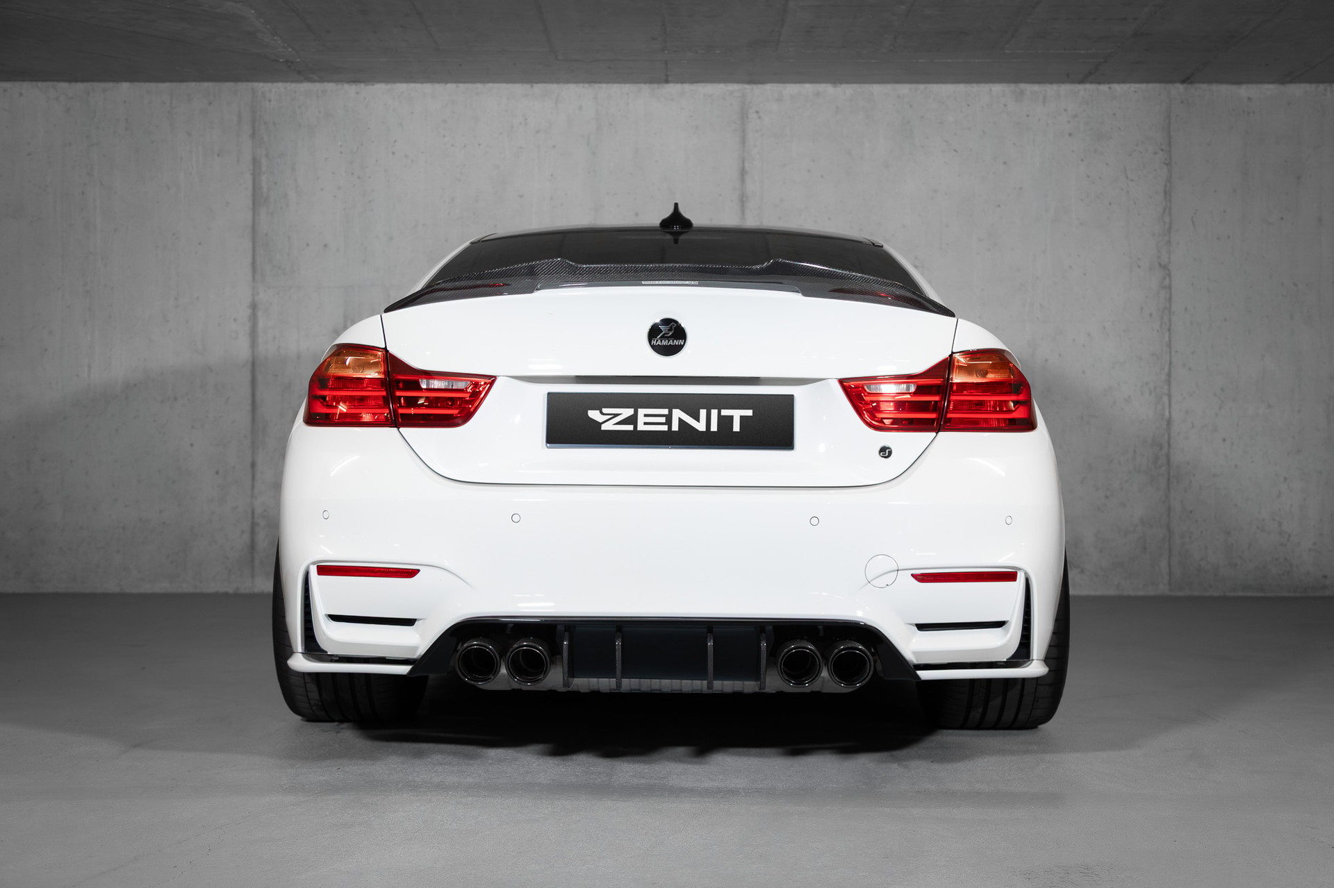 BMW M4 Coupé DKG-showroom-element-2