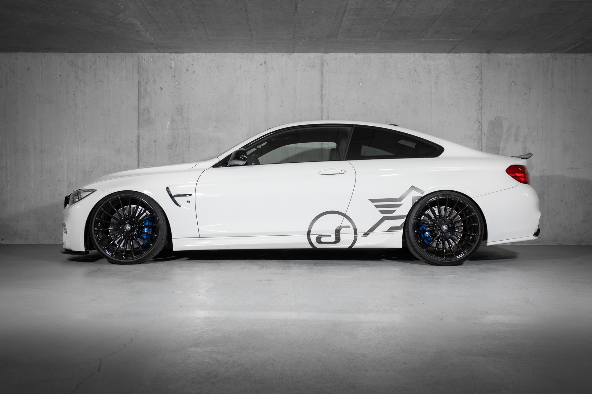 BMW M4 Coupé DKG-showroom-element-1