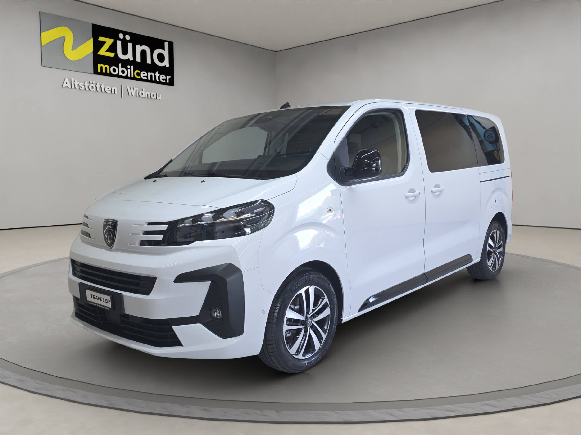 PEUGEOT Traveller Standard 2.2 BlueHDi 180 Family Edition S/S-image-1