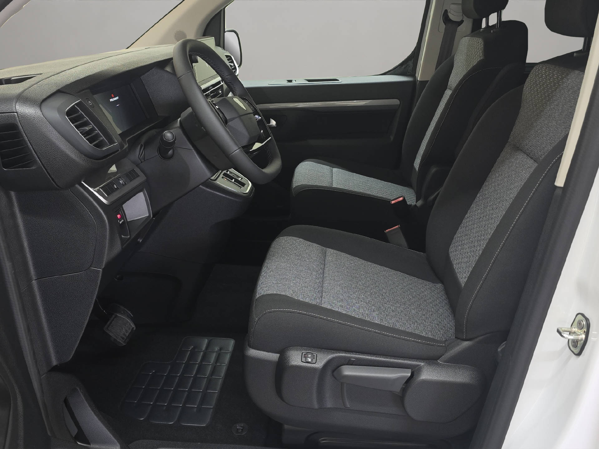PEUGEOT Traveller Standard 2.2 BlueHDi 180 Family Edition S/S-image-6