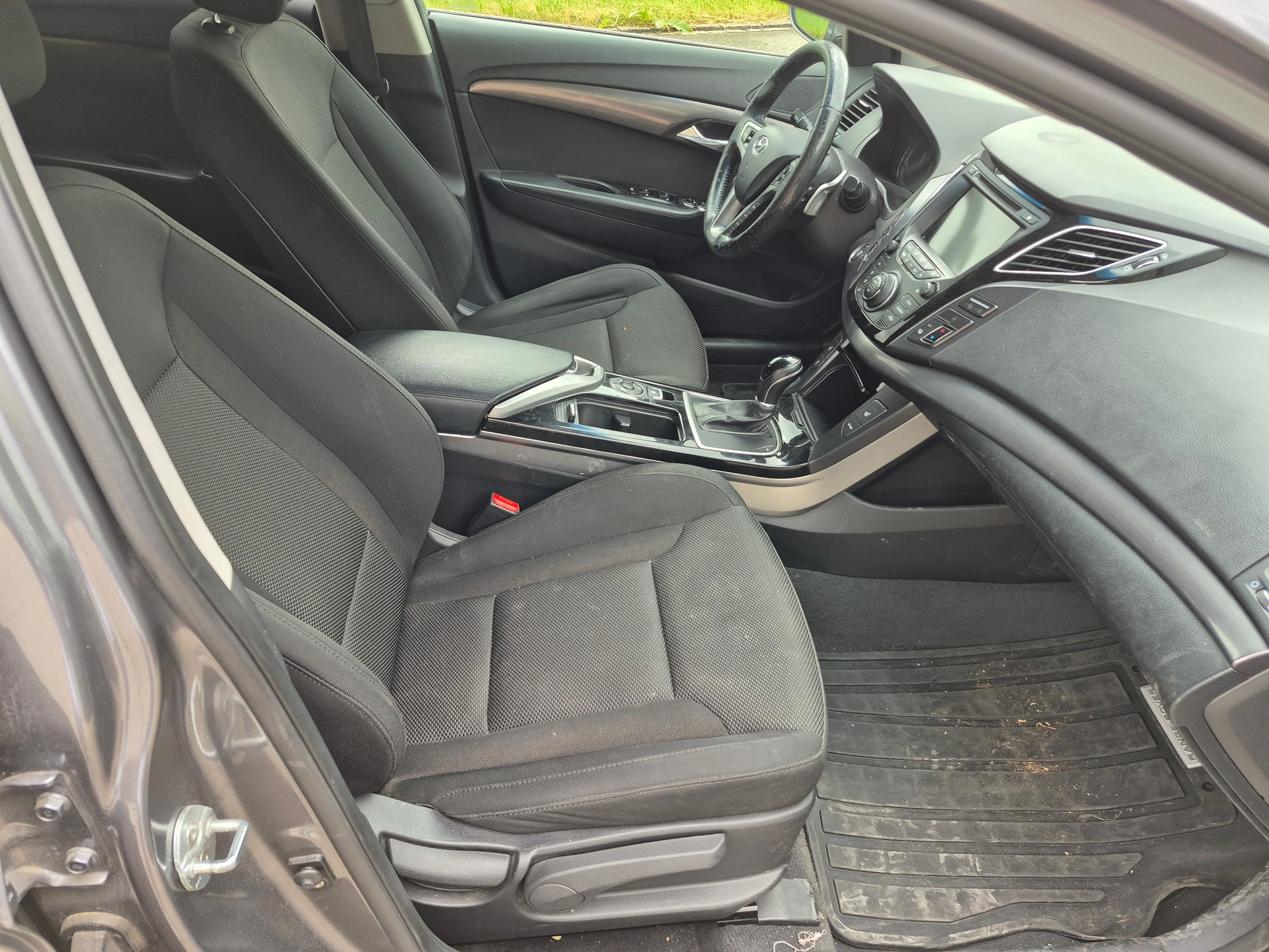 HYUNDAI i40 Wagon 1.7 CRDI Automatic-image-9