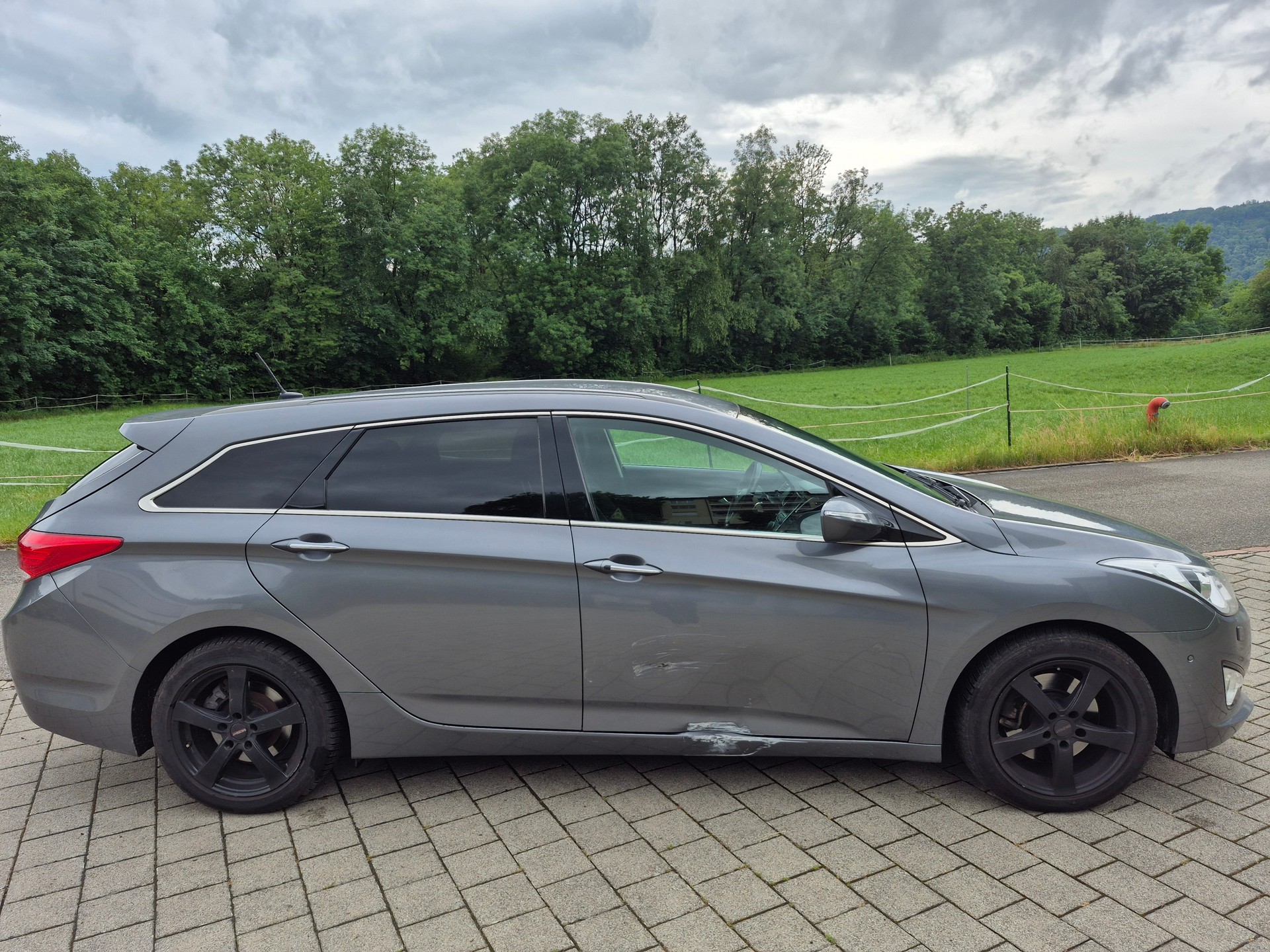 HYUNDAI i40 Wagon 1.7 CRDI Automatic-image-3
