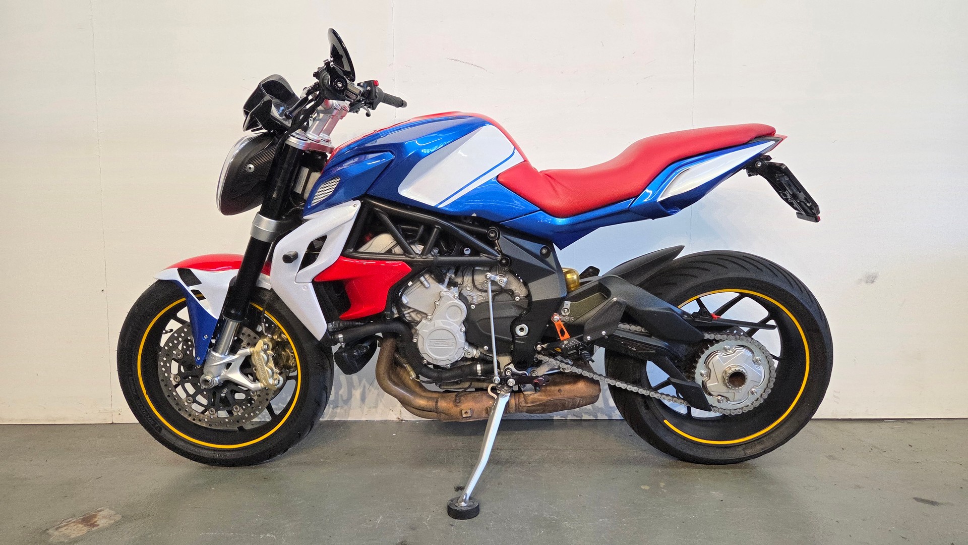 MV AGUSTA B3 Brutale 800-image-1