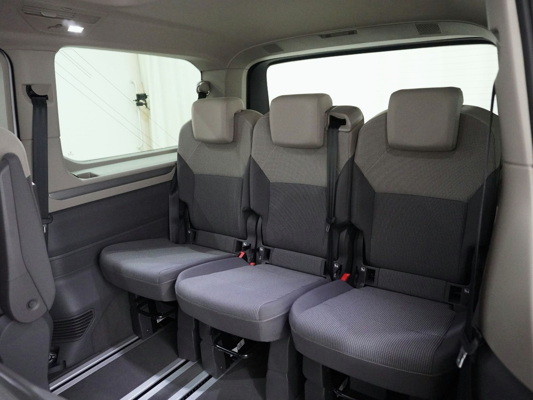VW Multivan lang 1.5 TSI eHybrid Life Edition 4Motion DSG-image-13