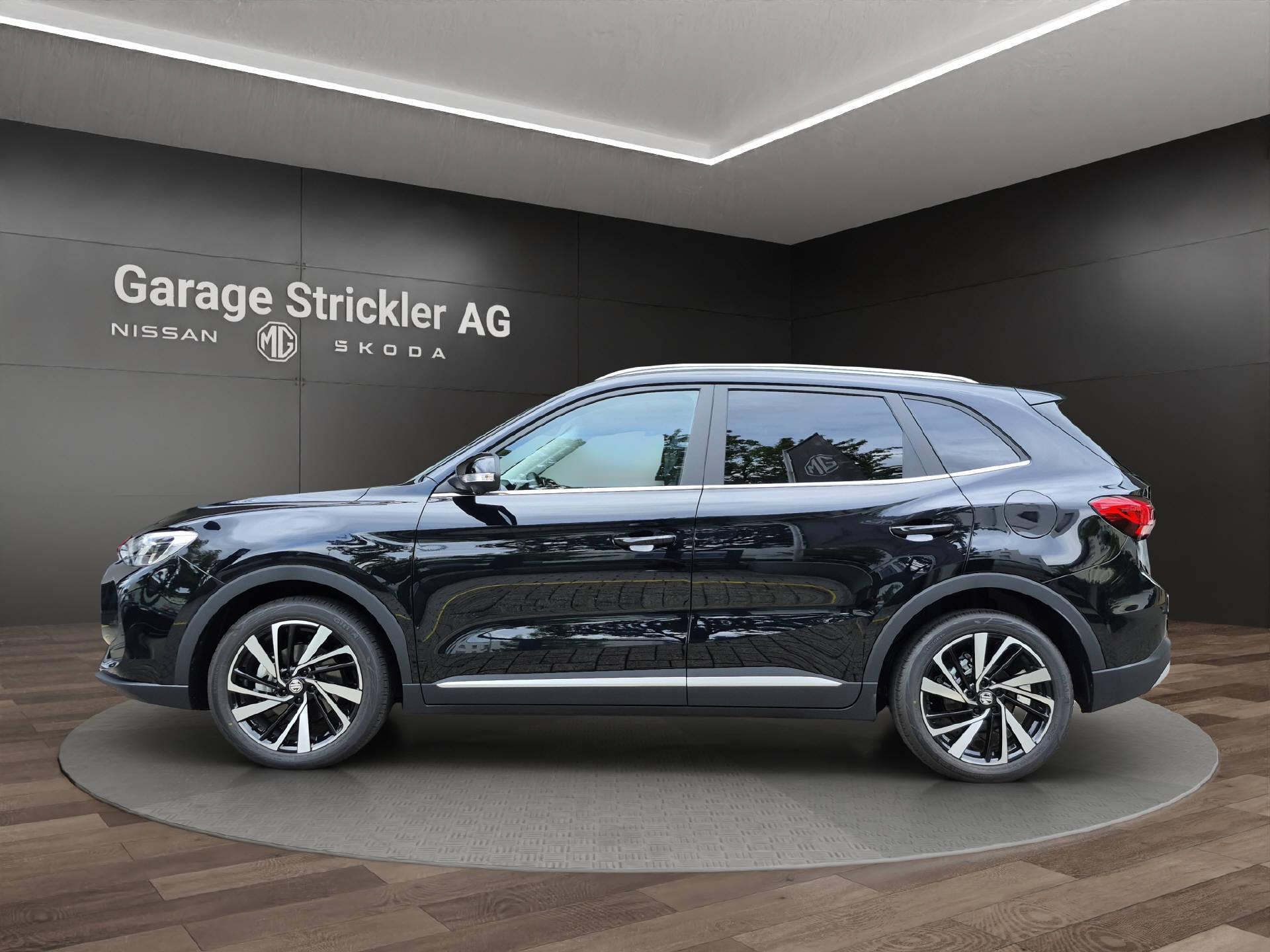 MG ZS 1.5 Hybrid+ Luxury Sunroof-showroom-element-1