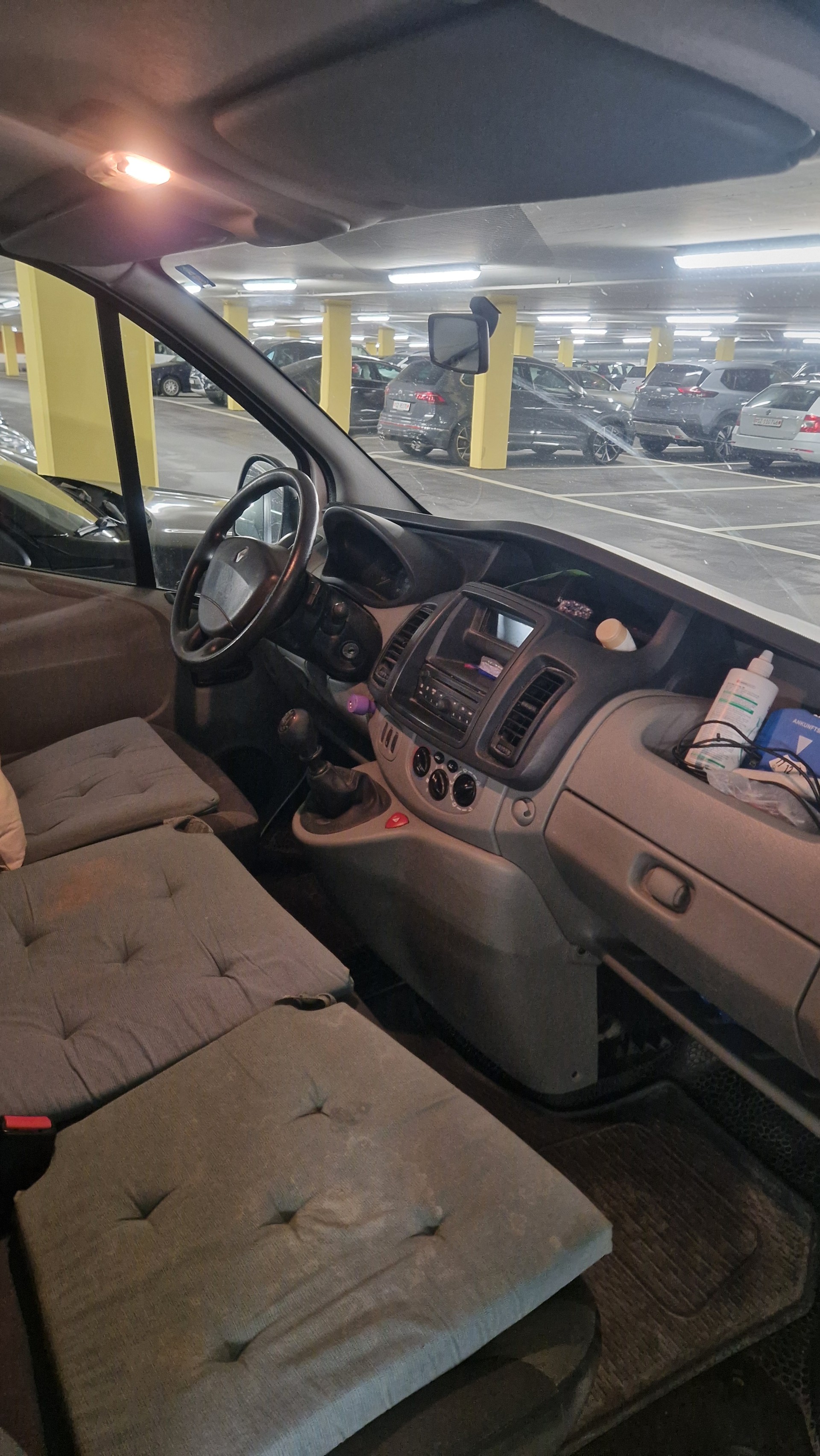 RENAULT Trafic-image-1