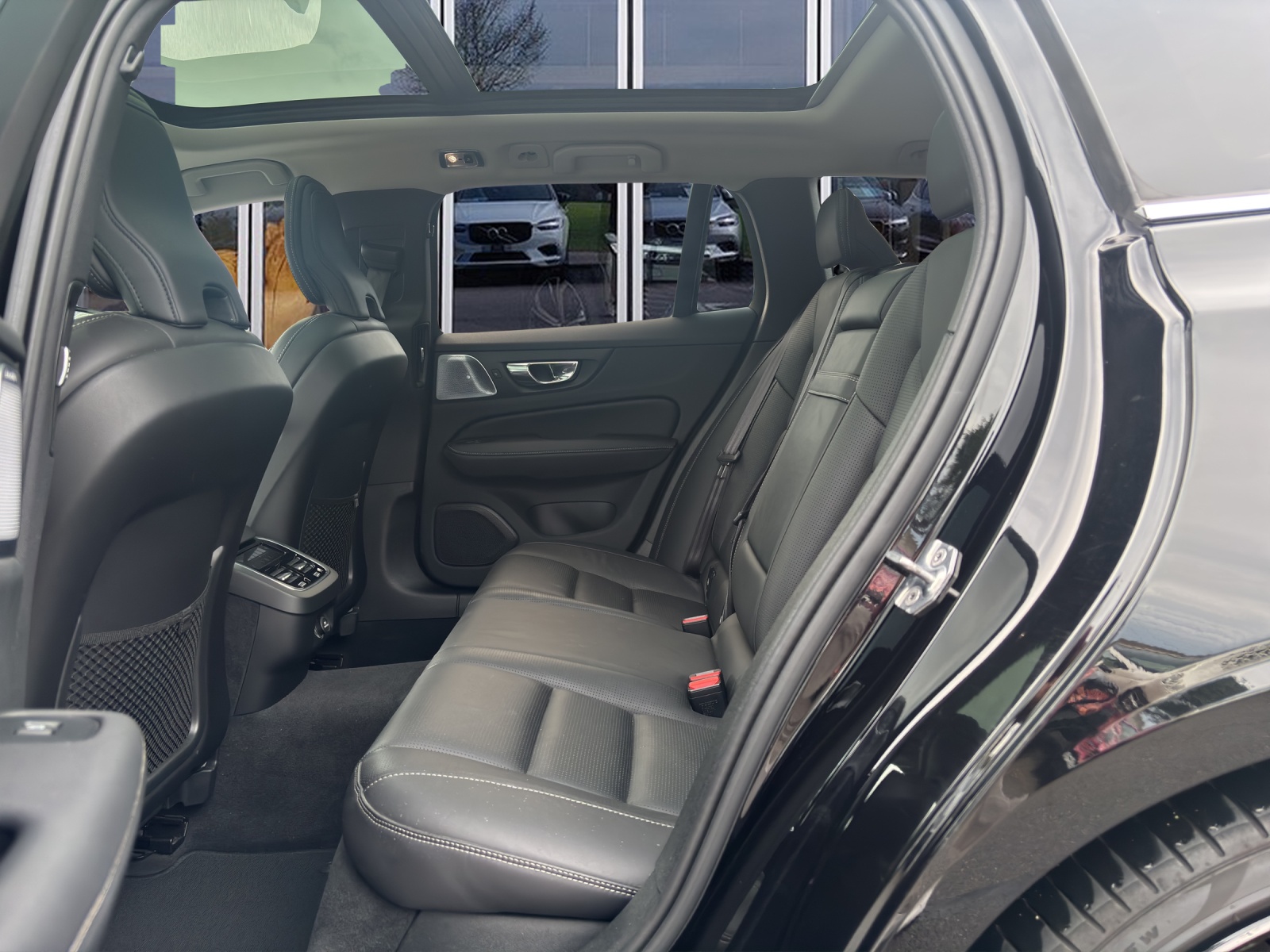 VOLVO V60 2.0 T6 Inscription AWD-image-12