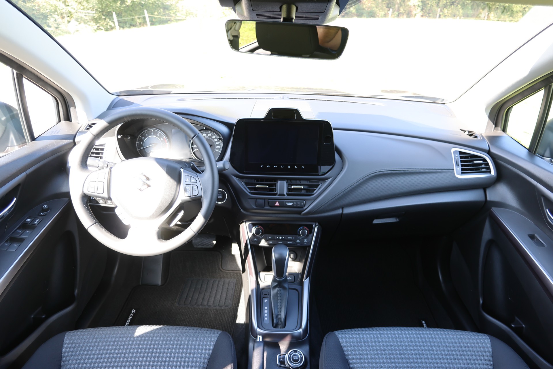 SUZUKI S-Cross 1.4T Piz Sulai 4WD Automatic-showroom-element-3