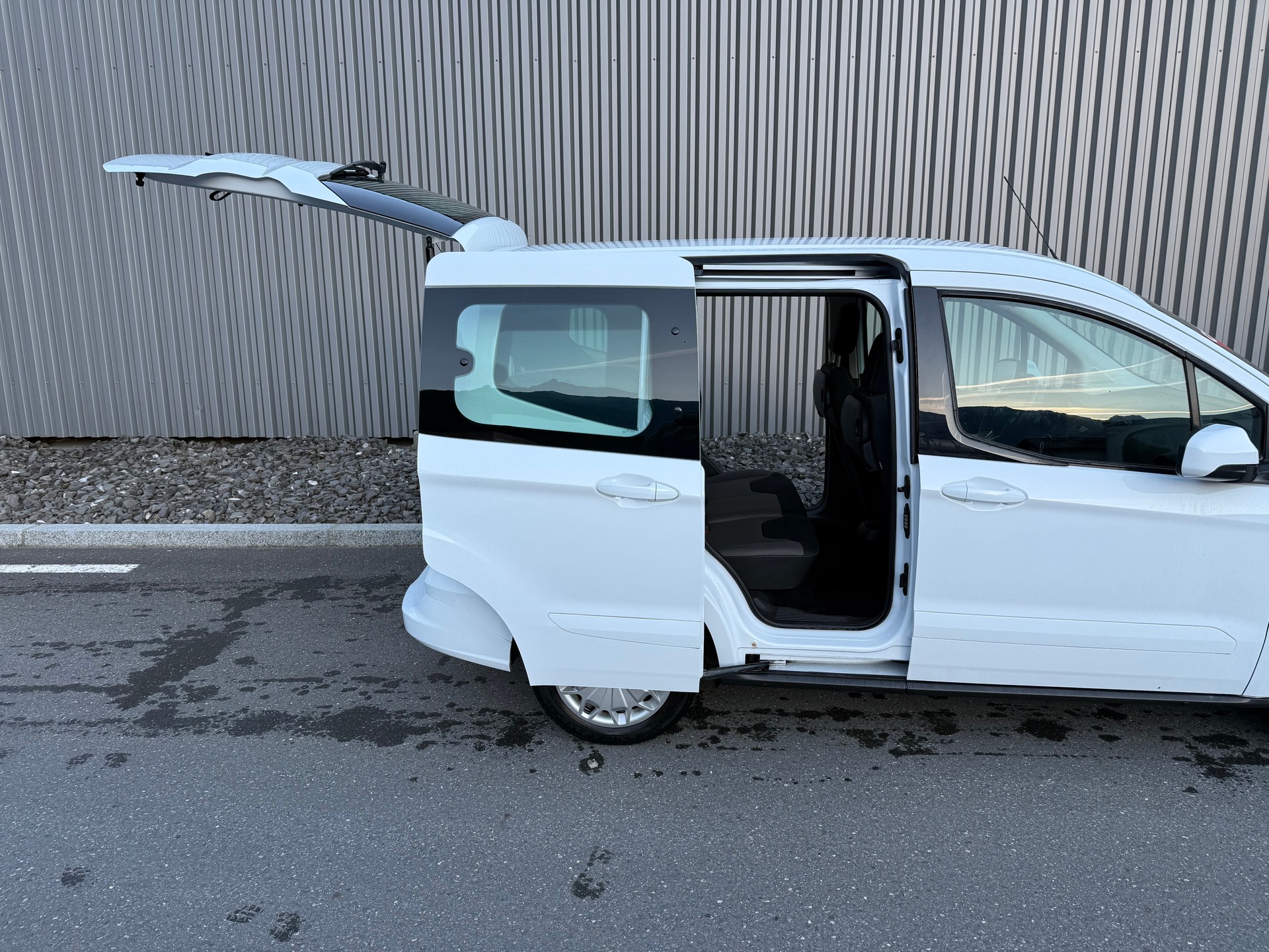 FORD Tourneo Courier 1.0 SCTi Trend-image-11