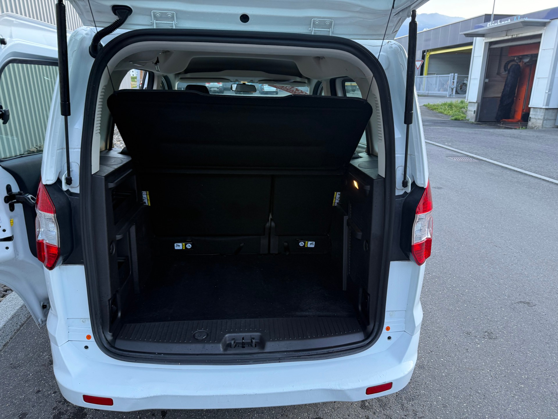 FORD Tourneo Courier 1.0 SCTi Trend-image-17