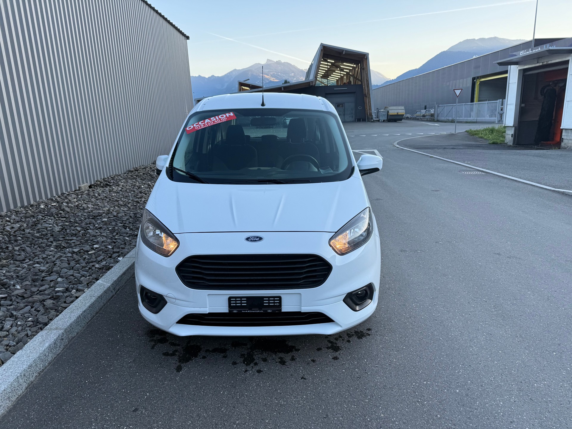 FORD Tourneo Courier 1.0 SCTi Trend-image-4