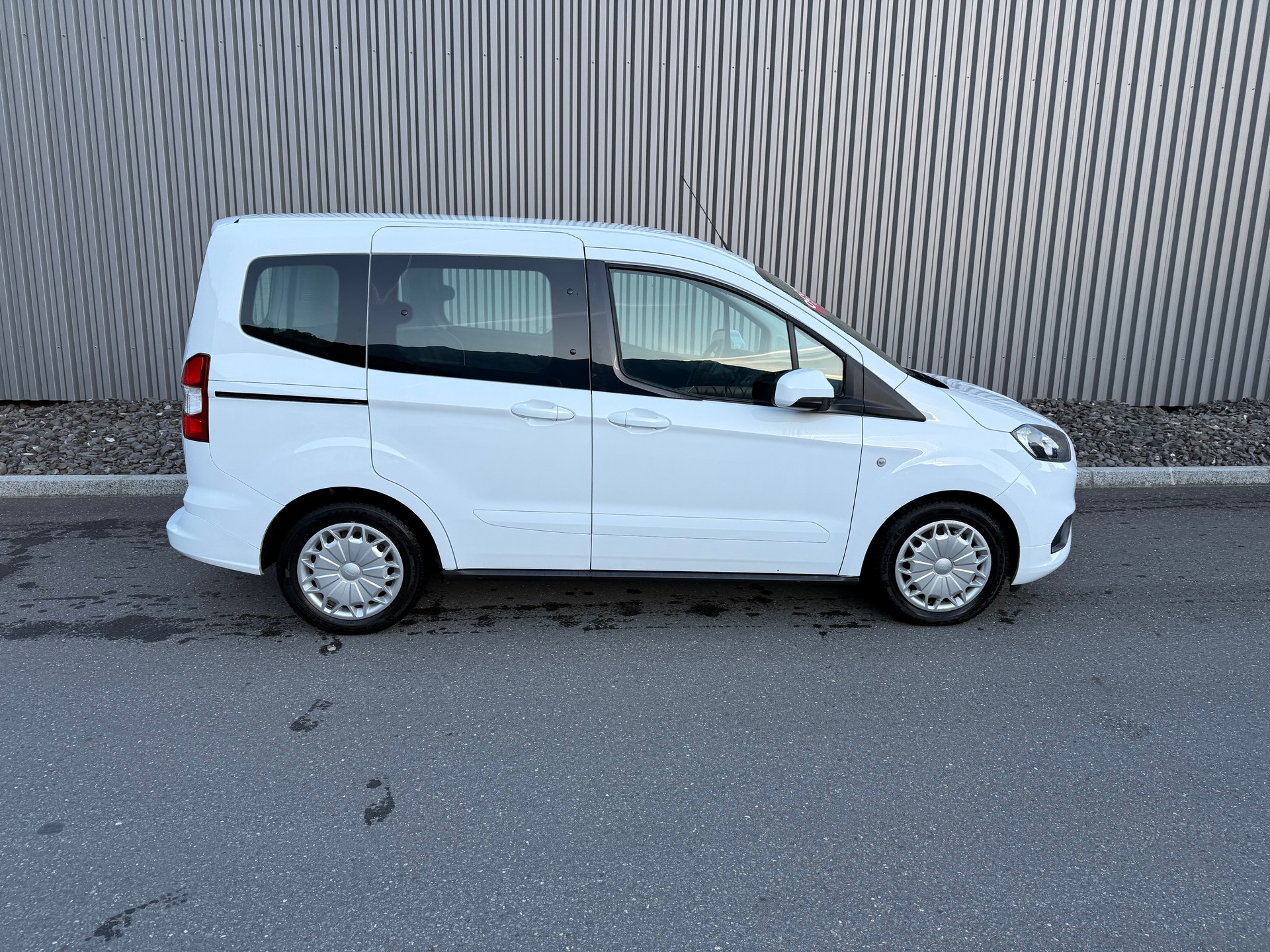 FORD Tourneo Courier 1.0 SCTi Trend-image-6