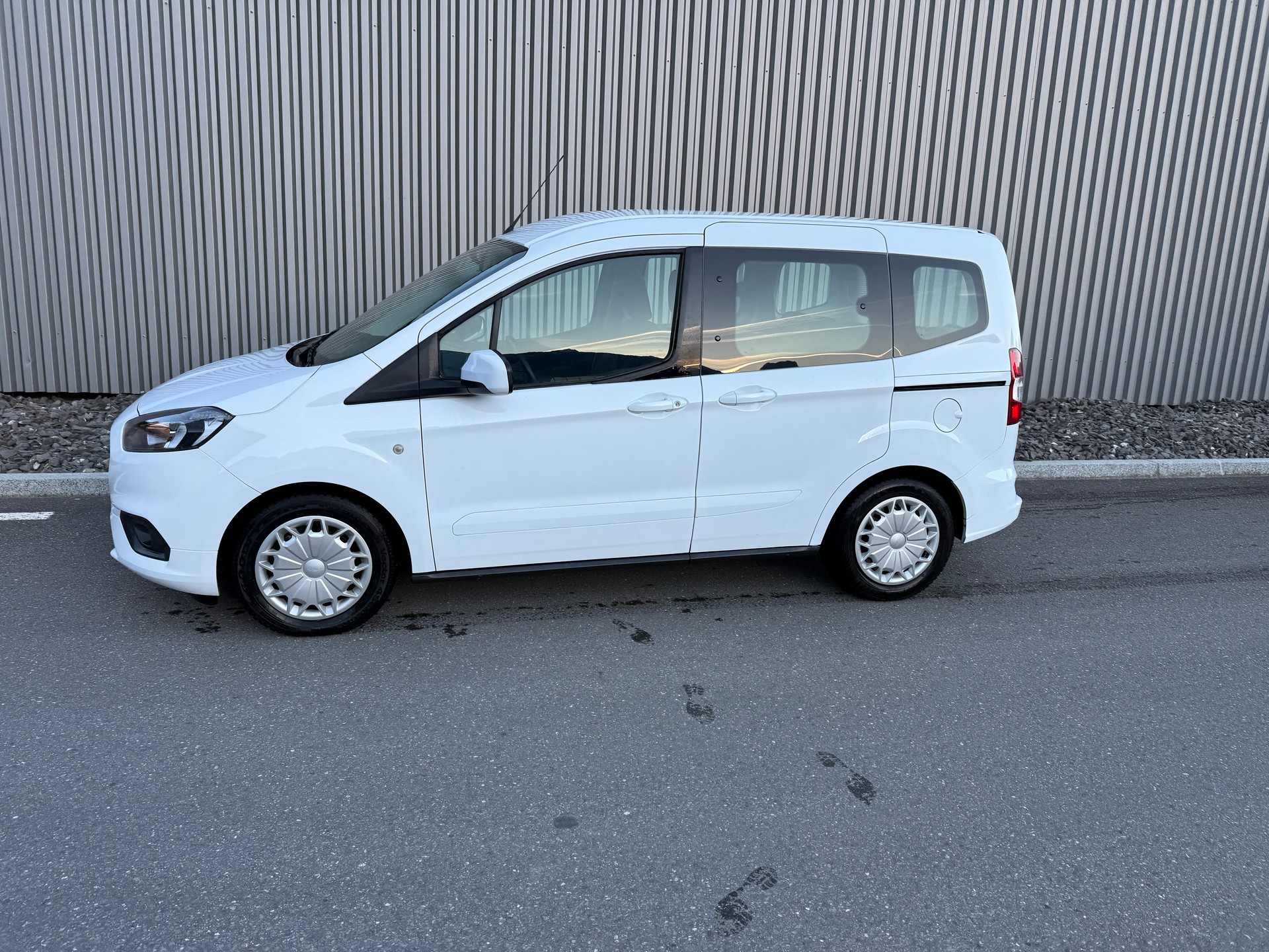 FORD Tourneo Courier 1.0 SCTi Trend-showroom-element-1