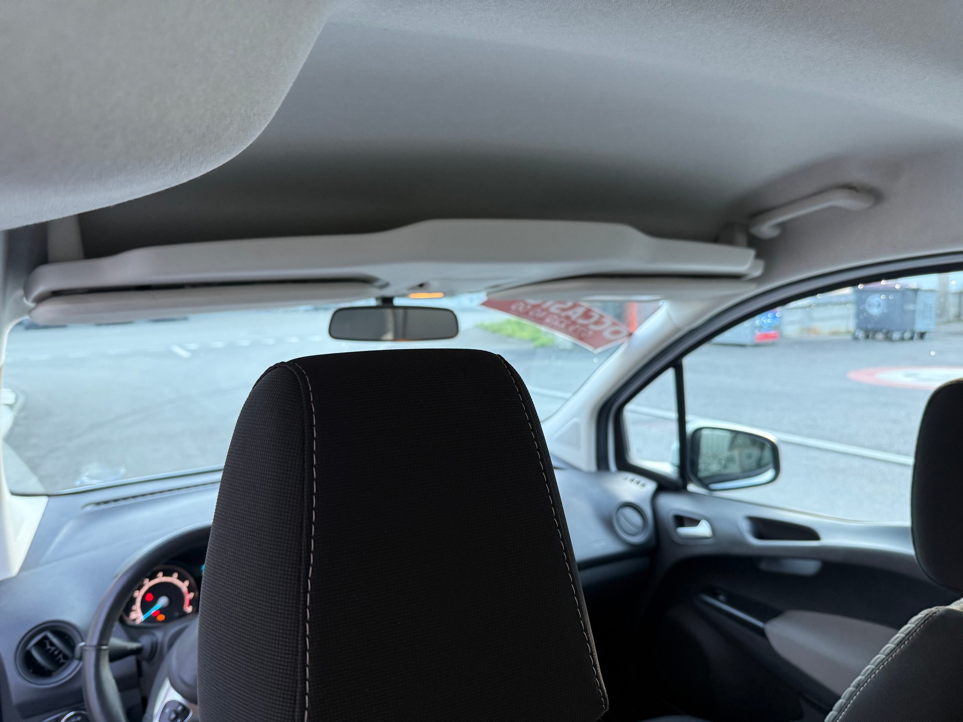 FORD Tourneo Courier 1.0 SCTi Trend-image-28