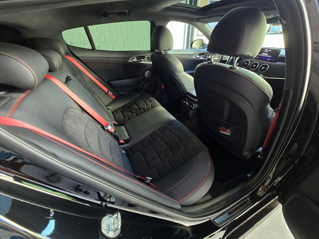 KIA Stinger 3.3 T-GDi GT Automat AWD-image-11