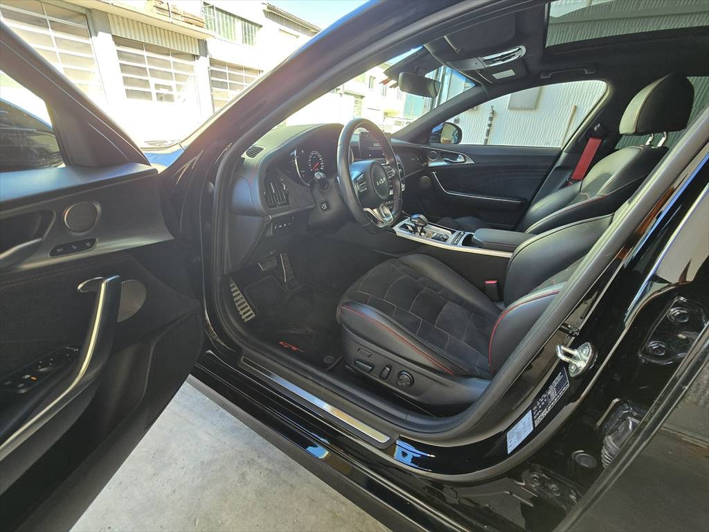 KIA Stinger 3.3 T-GDi GT Automat AWD-image-8