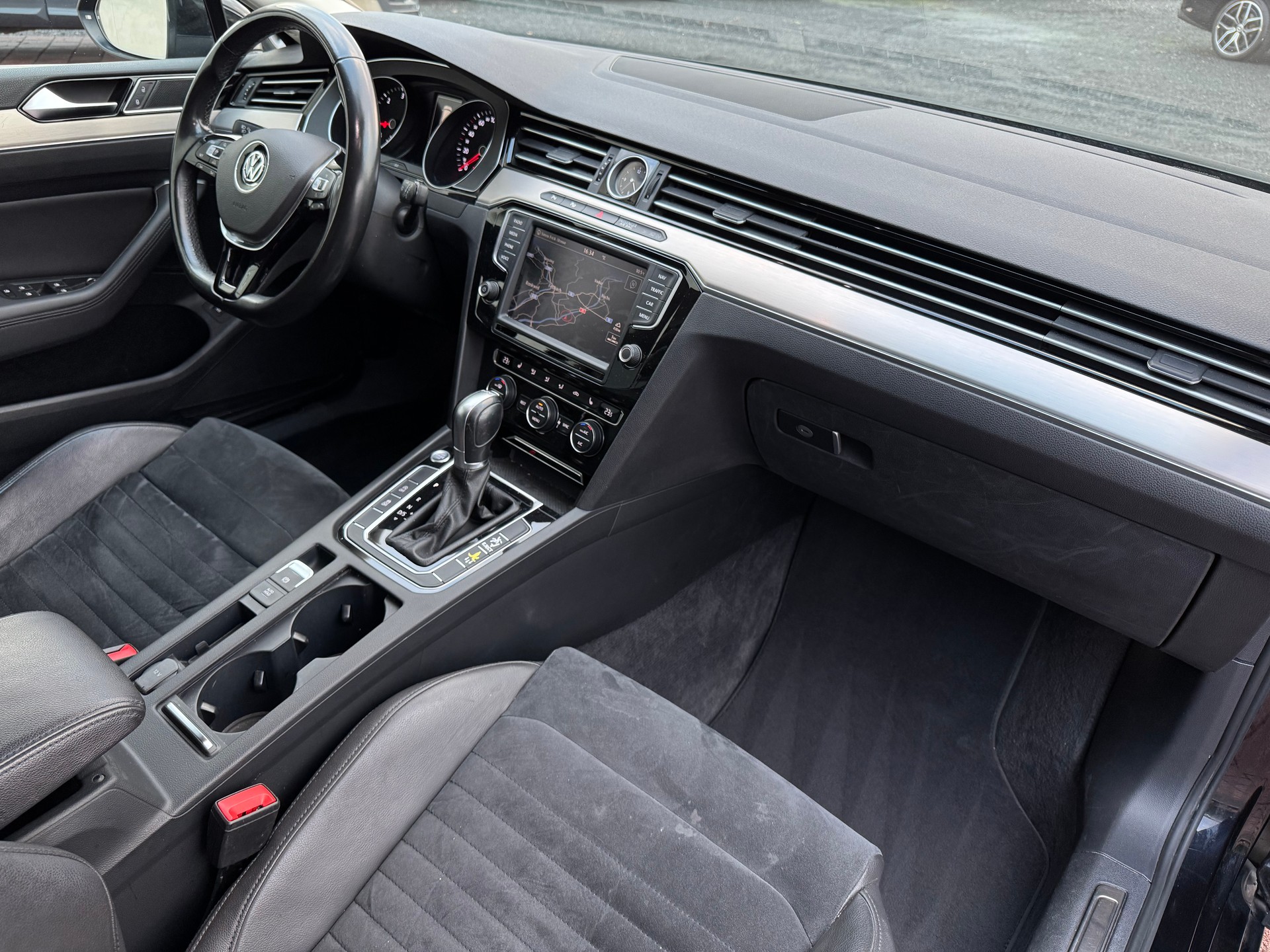 VW Passat Variant 2.0 TDI BMT Highline DSG 4Motion (CH)-image-7