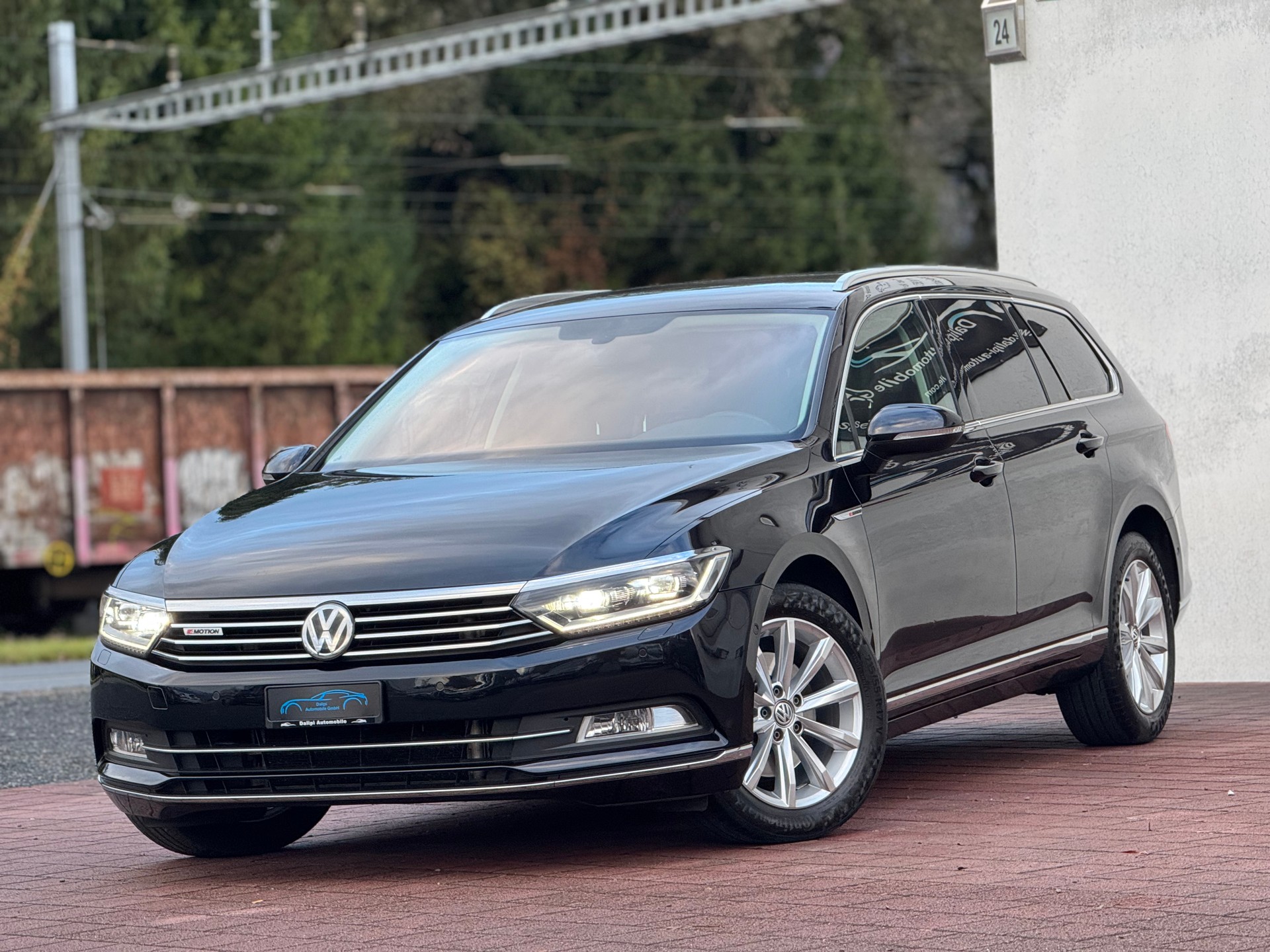 VW Passat Variant 2.0 TDI BMT Highline DSG 4Motion (CH)-showroom-element-2