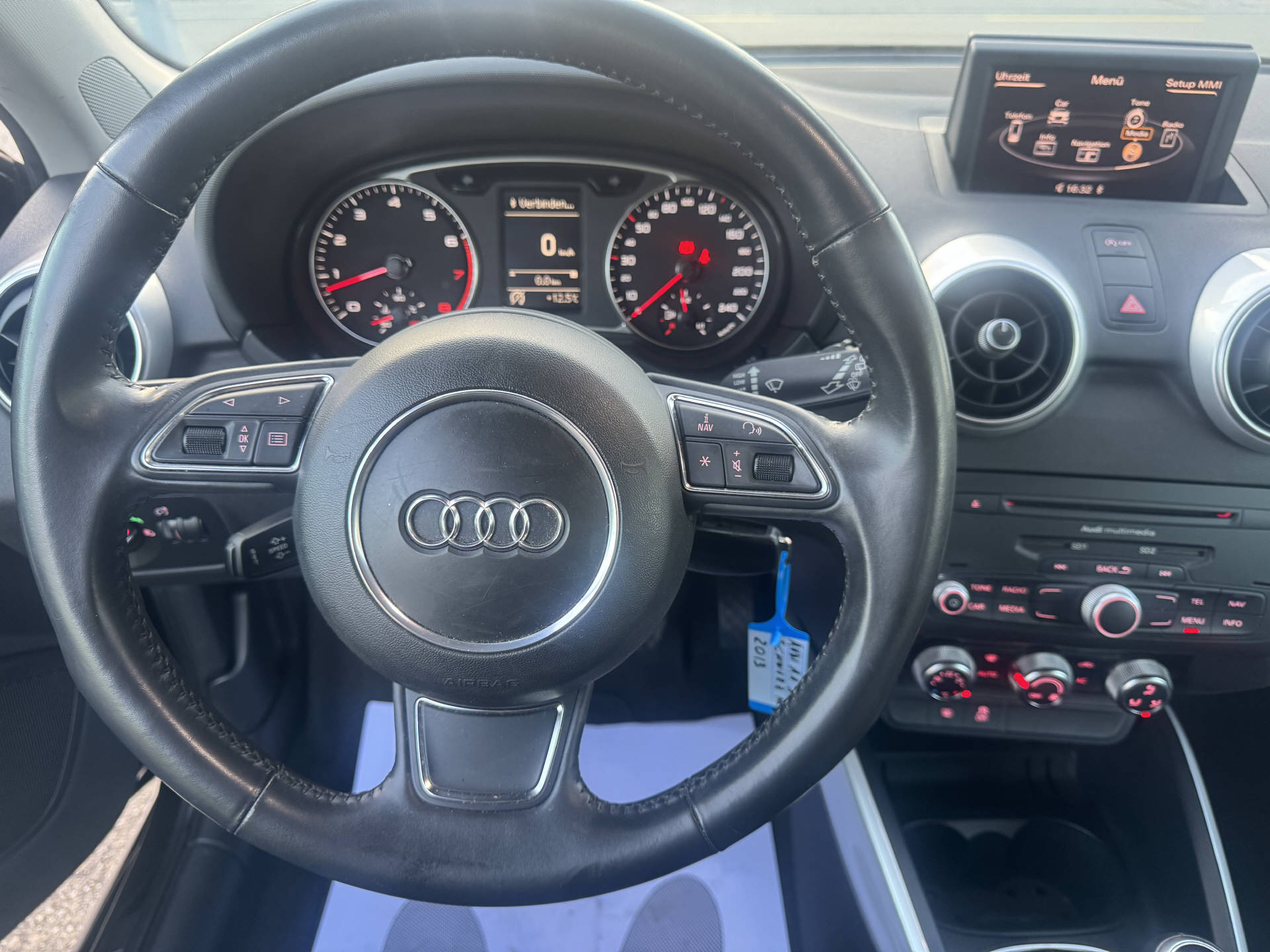 AUDI A1 1.4 TFSI Ambition-image-6