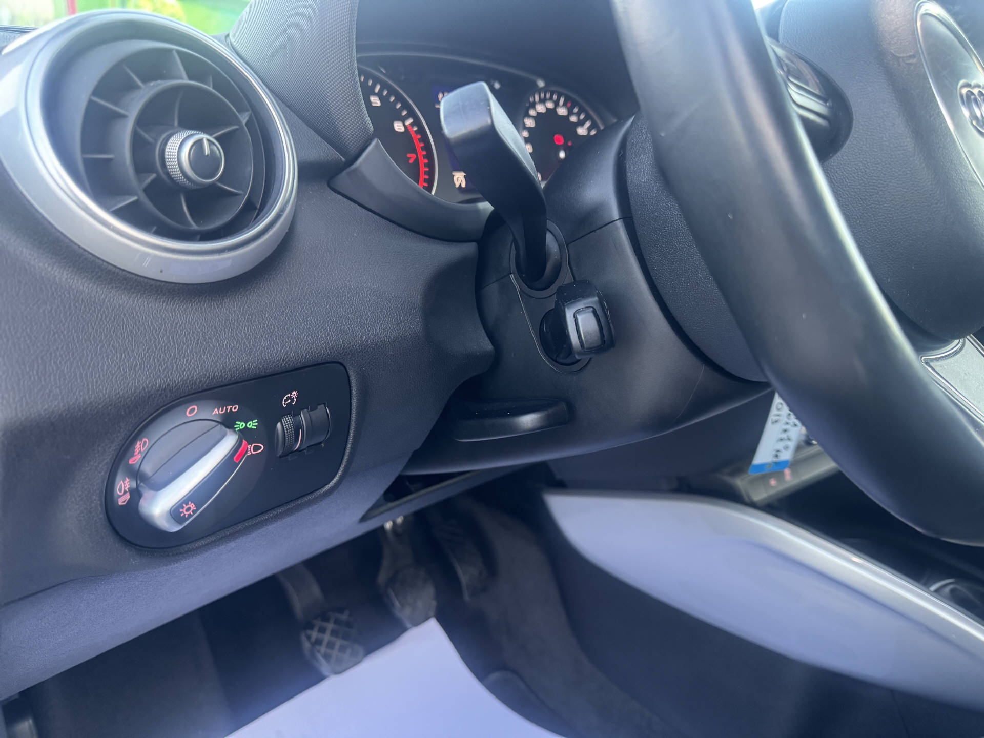 AUDI A1 1.4 TFSI Ambition-image-7