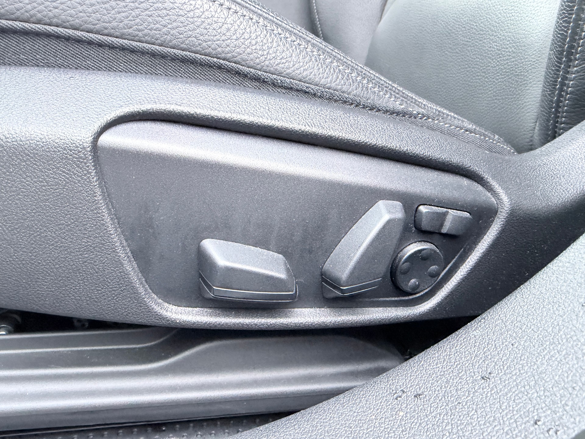 BMW M135i xDrive Steptronic-image-14