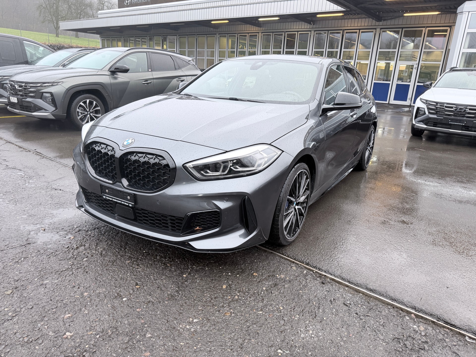 BMW M135i xDrive Steptronic-showroom-element-2