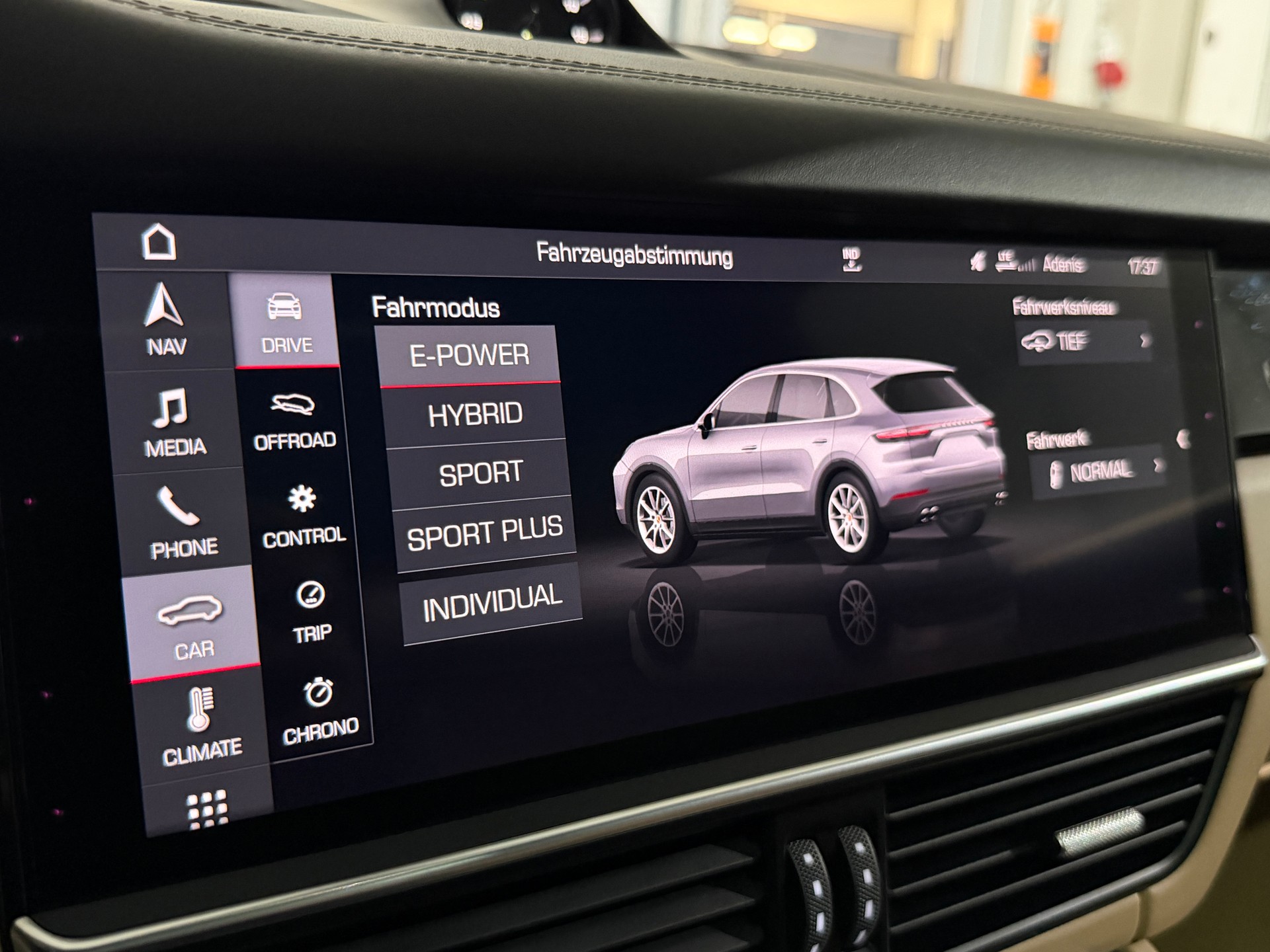 PORSCHE Cayenne E-Hybrid (CH) AHK 3500KG-image-17