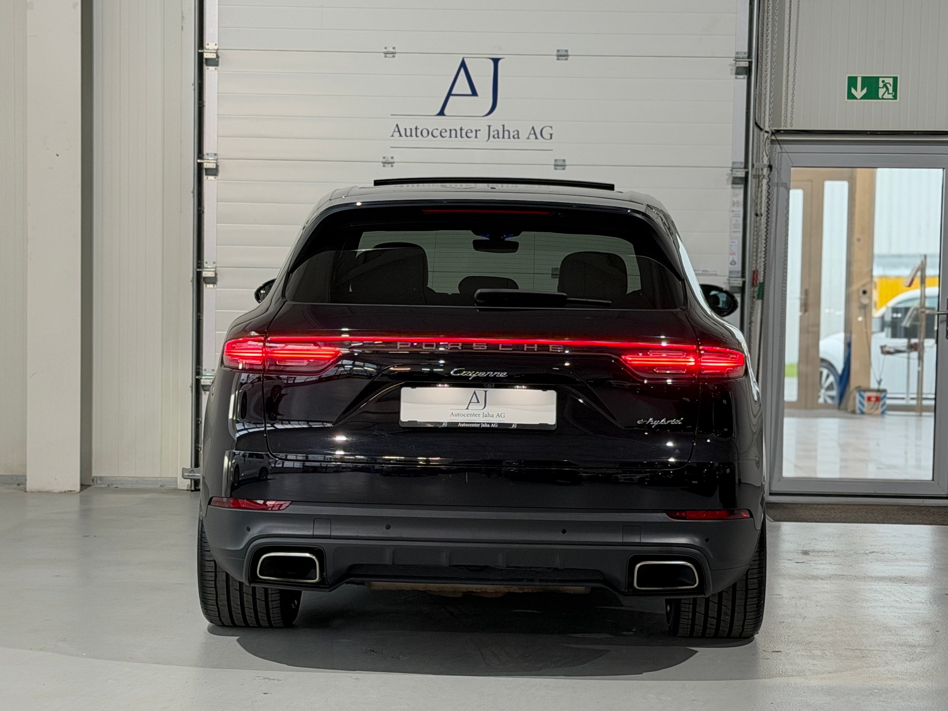 PORSCHE Cayenne E-Hybrid (CH) AHK 3500KG-image-9