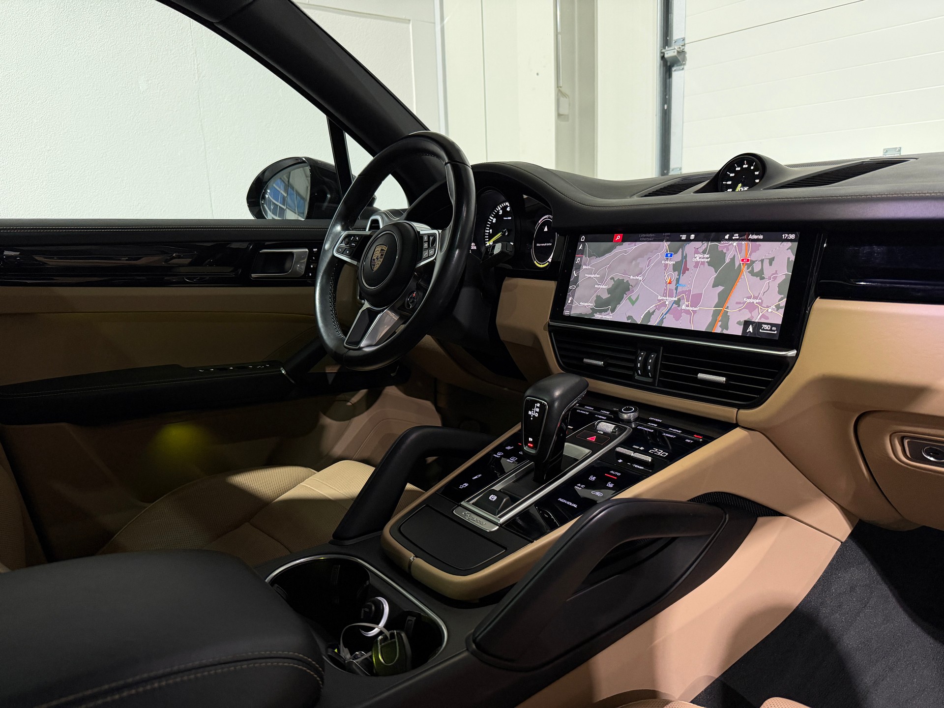 PORSCHE Cayenne E-Hybrid (CH) AHK 3500KG-image-11