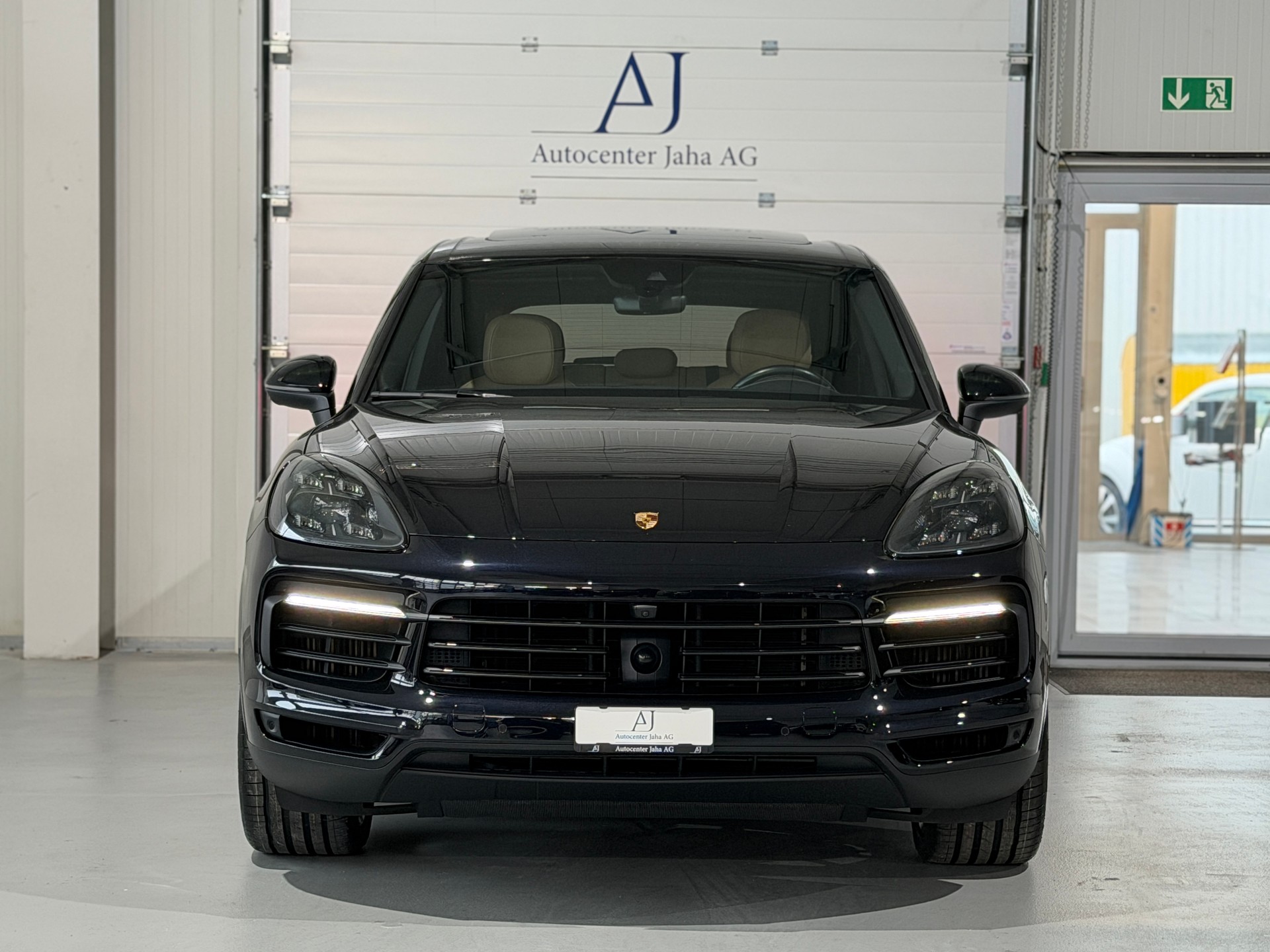 PORSCHE Cayenne E-Hybrid (CH) AHK 3500KG-showroom-element-3