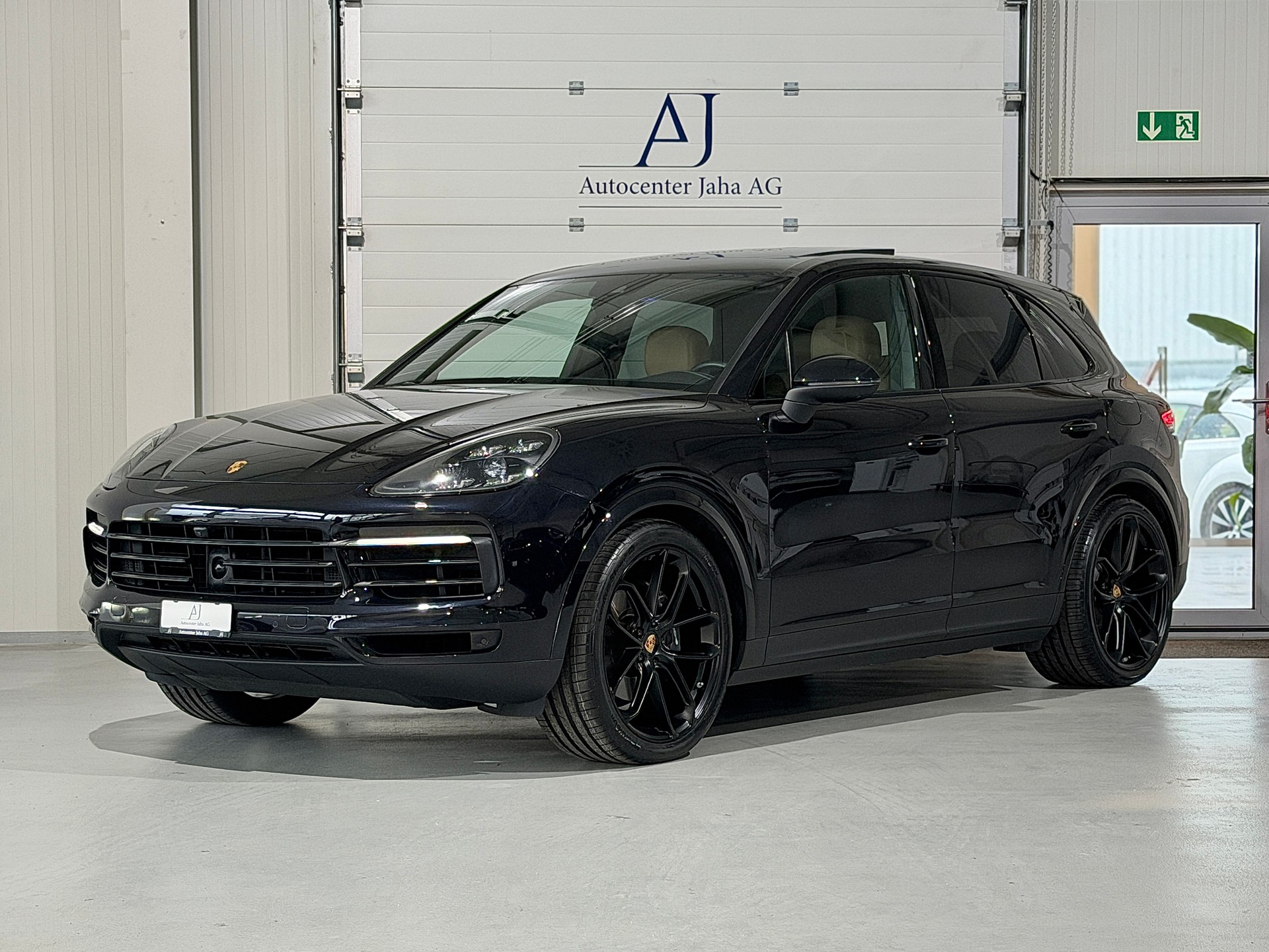 PORSCHE Cayenne E-Hybrid (CH) AHK 3500KG-showroom-element-2