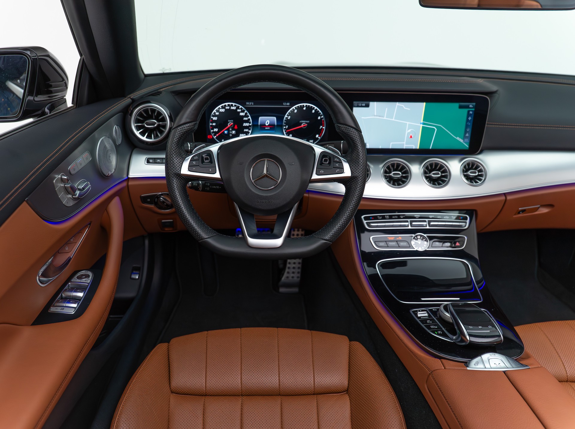 MERCEDES-BENZ E 400 Cabriolet AMG Line 4 Matic 9G-Tronic-image-24