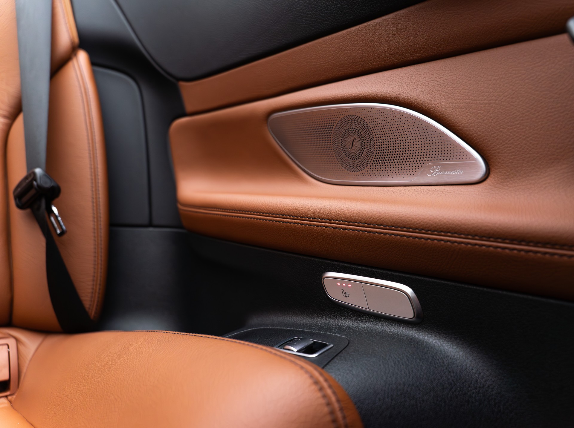 MERCEDES-BENZ E 400 Cabriolet AMG Line 4 Matic 9G-Tronic-image-21