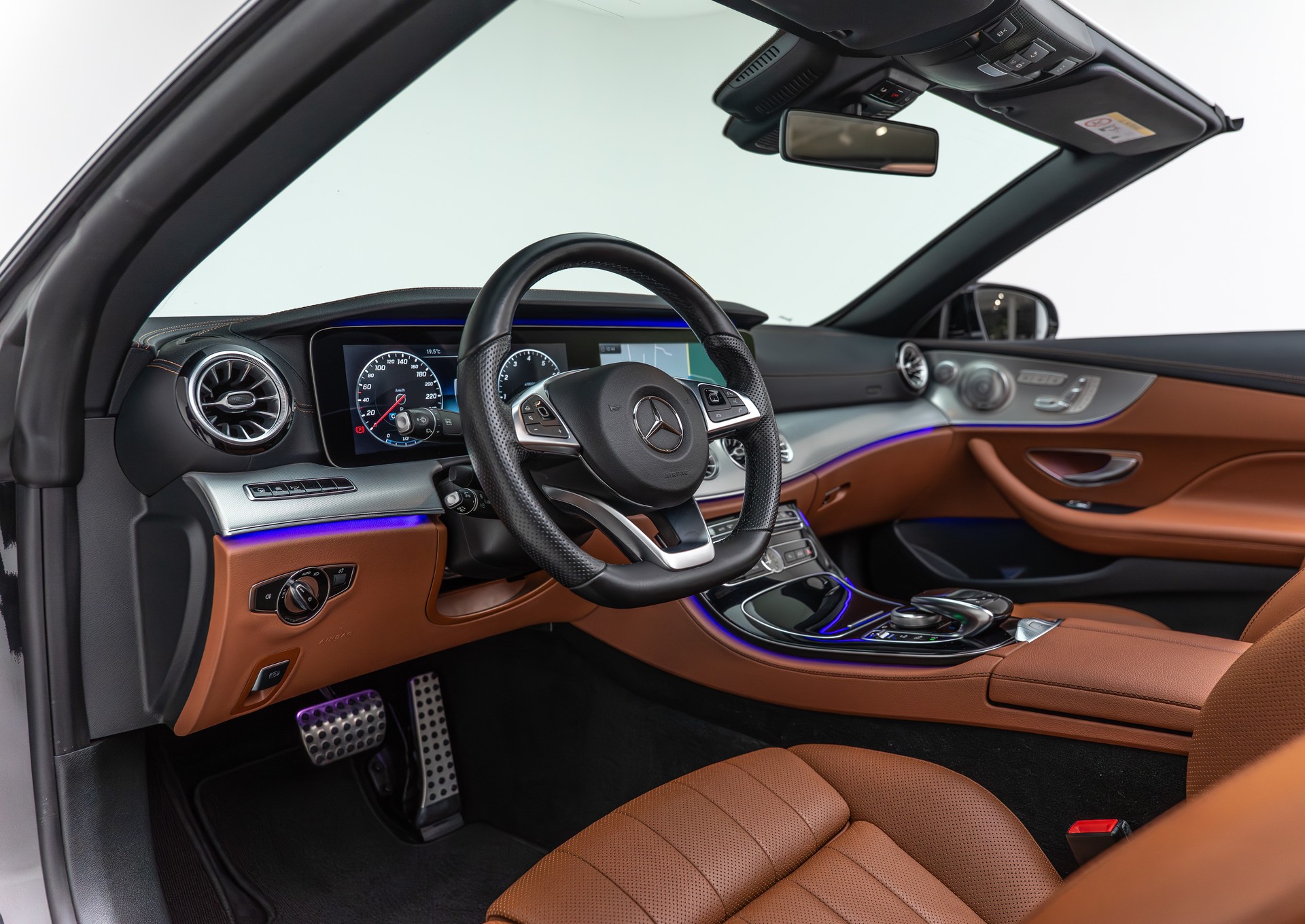 MERCEDES-BENZ E 400 Cabriolet AMG Line 4 Matic 9G-Tronic-image-18