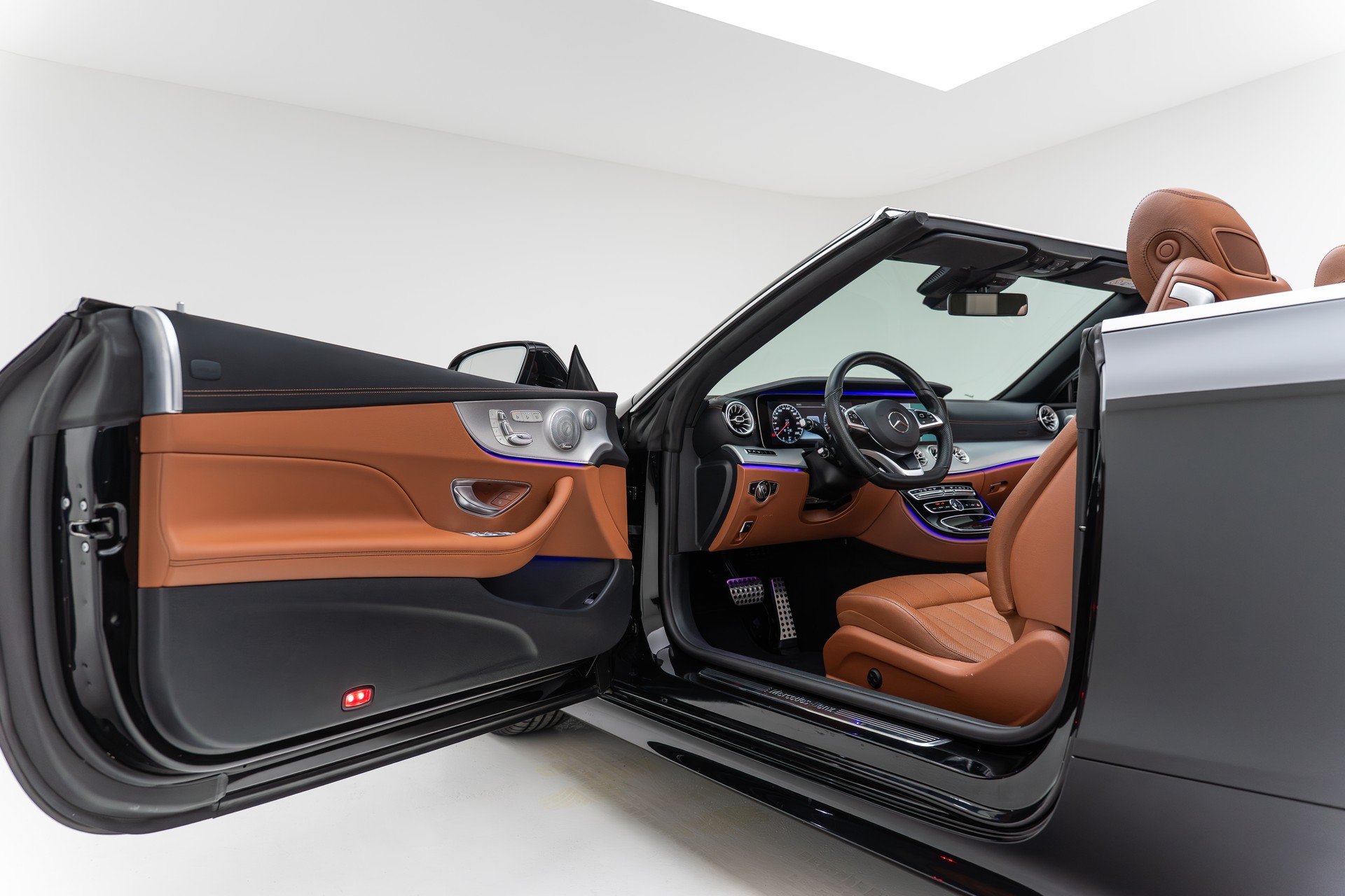 MERCEDES-BENZ E 400 Cabriolet AMG Line 4 Matic 9G-Tronic-image-15