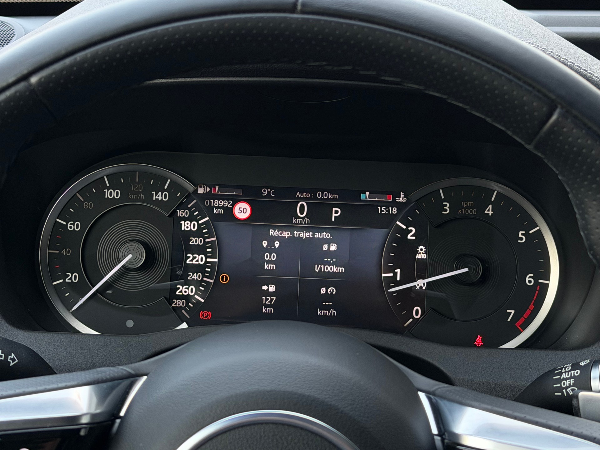 JAGUAR XE 2.0 R-Dynamic Black P250 RWD Automat-image-8