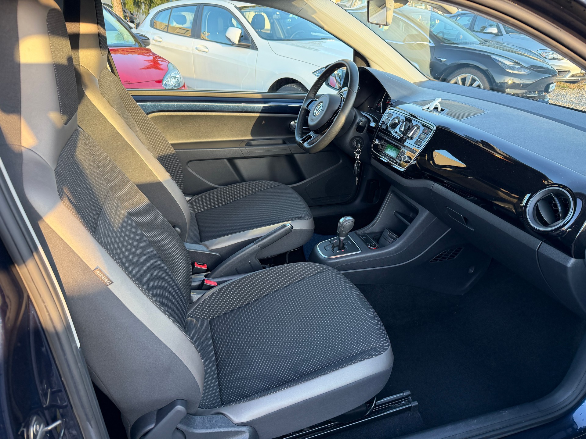 VW Up 1.0 black up ASG-image-13