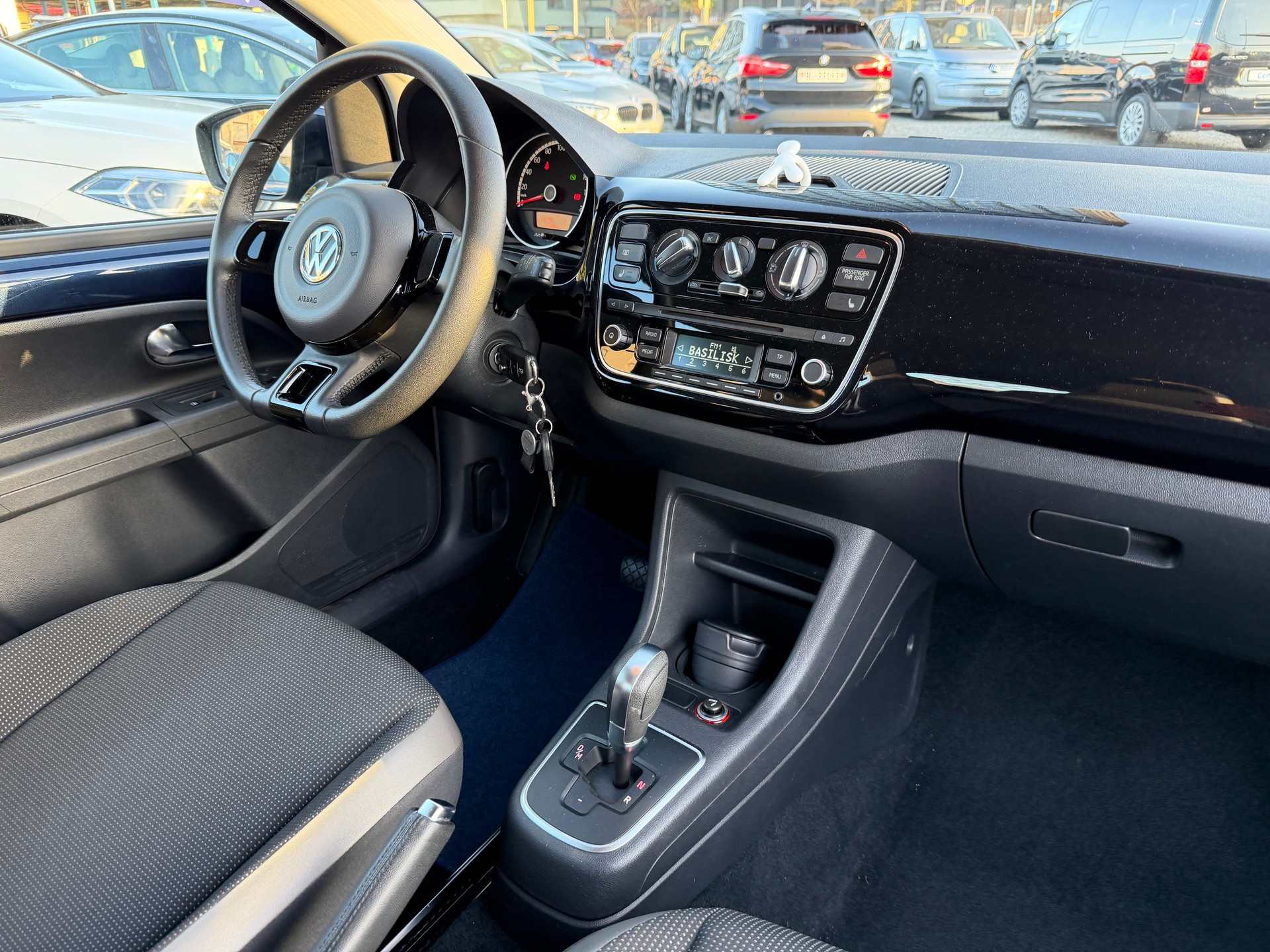 VW Up 1.0 black up ASG-image-12