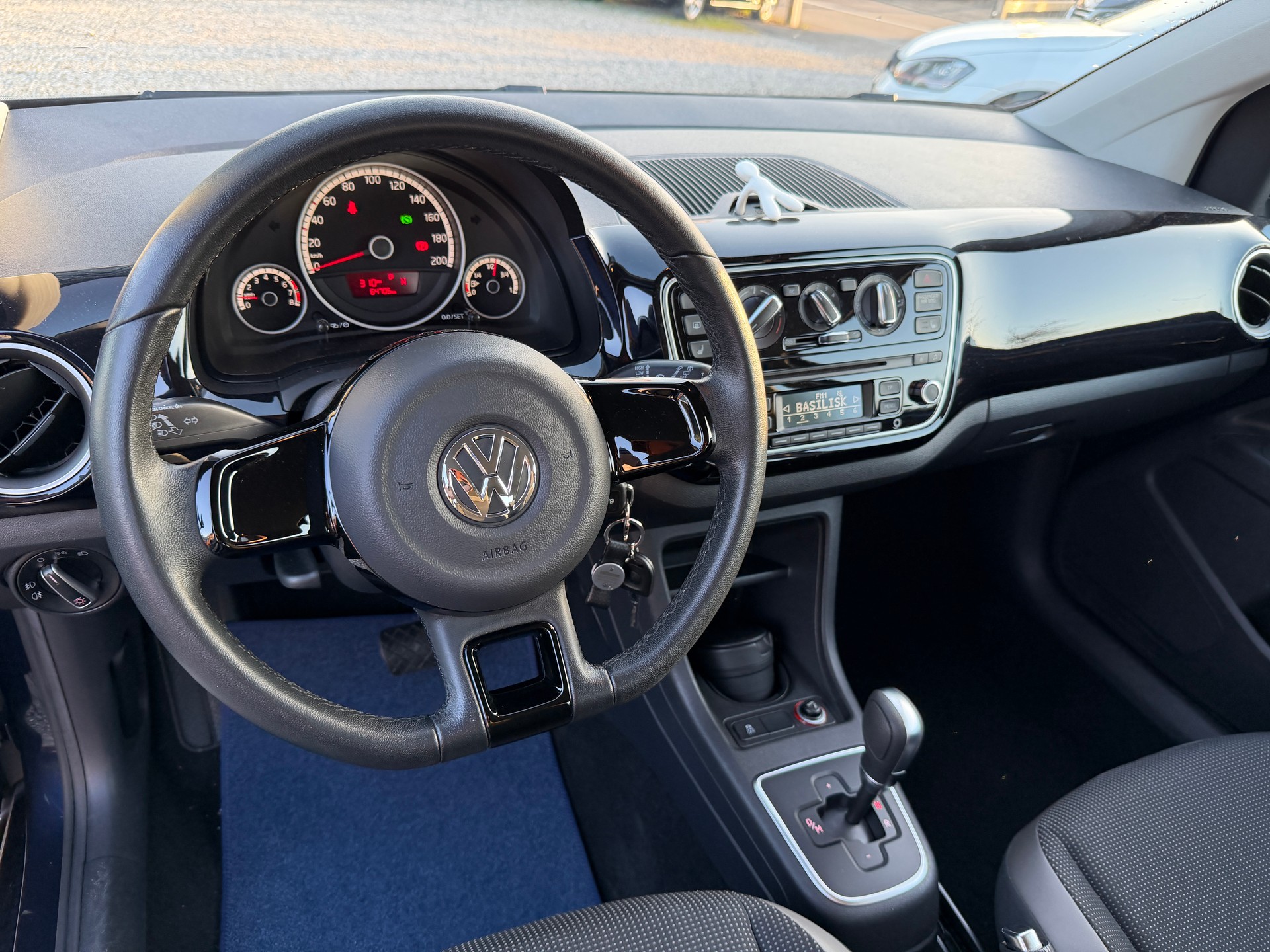 VW Up 1.0 black up ASG-image-14