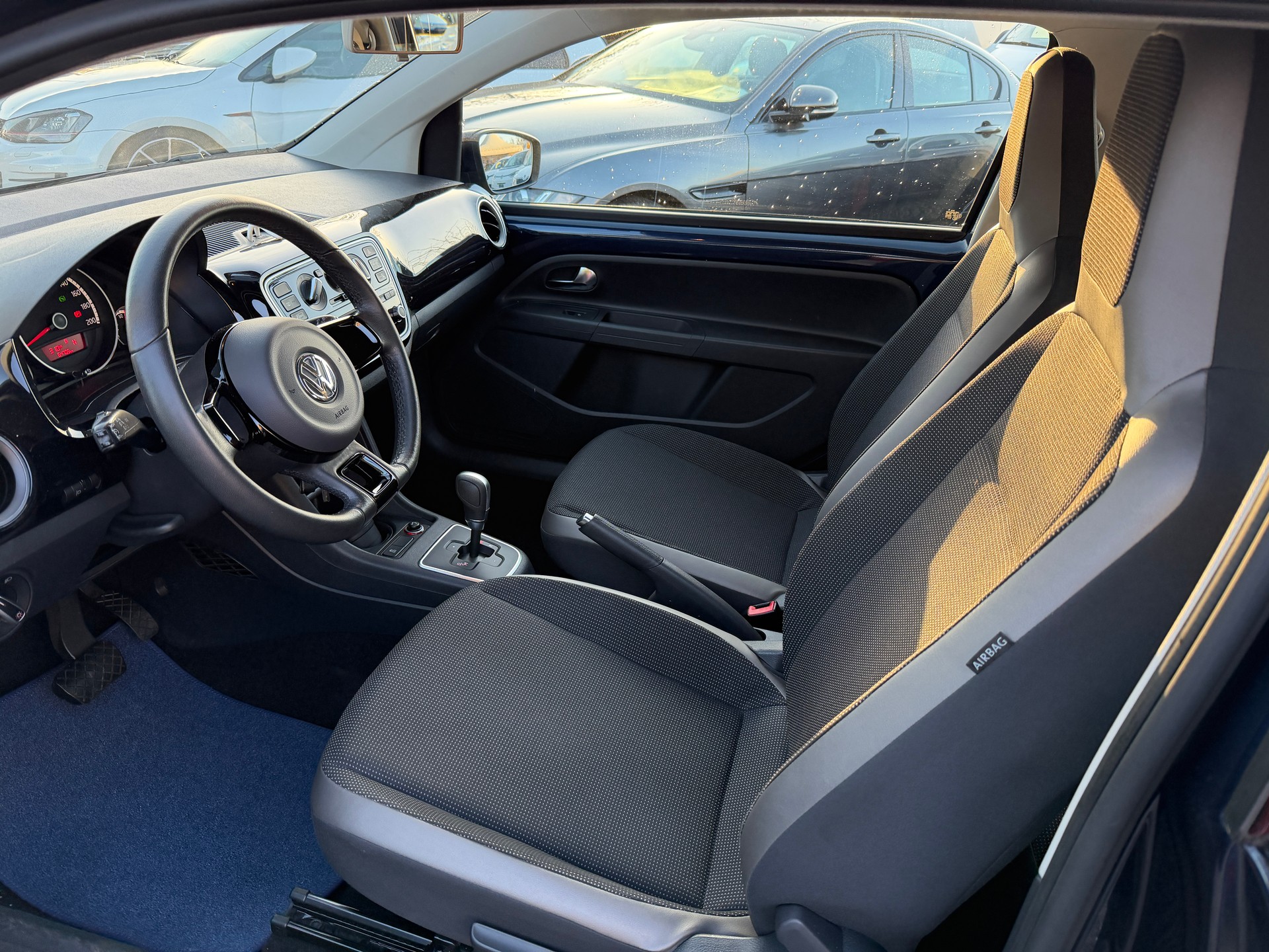 VW Up 1.0 black up ASG-image-15